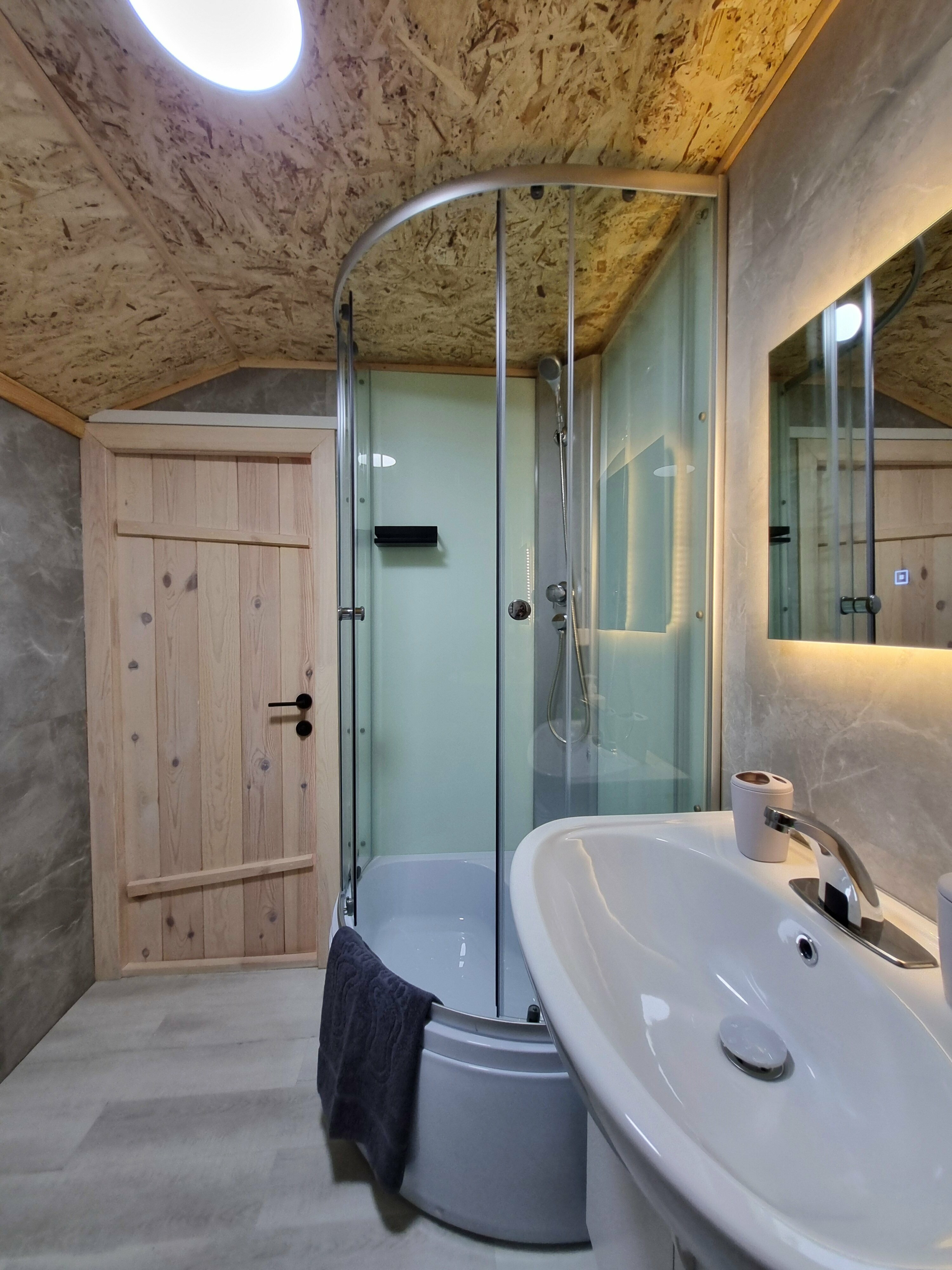 4х местная благоустроенная юрта с раздельными кроватями и диваном