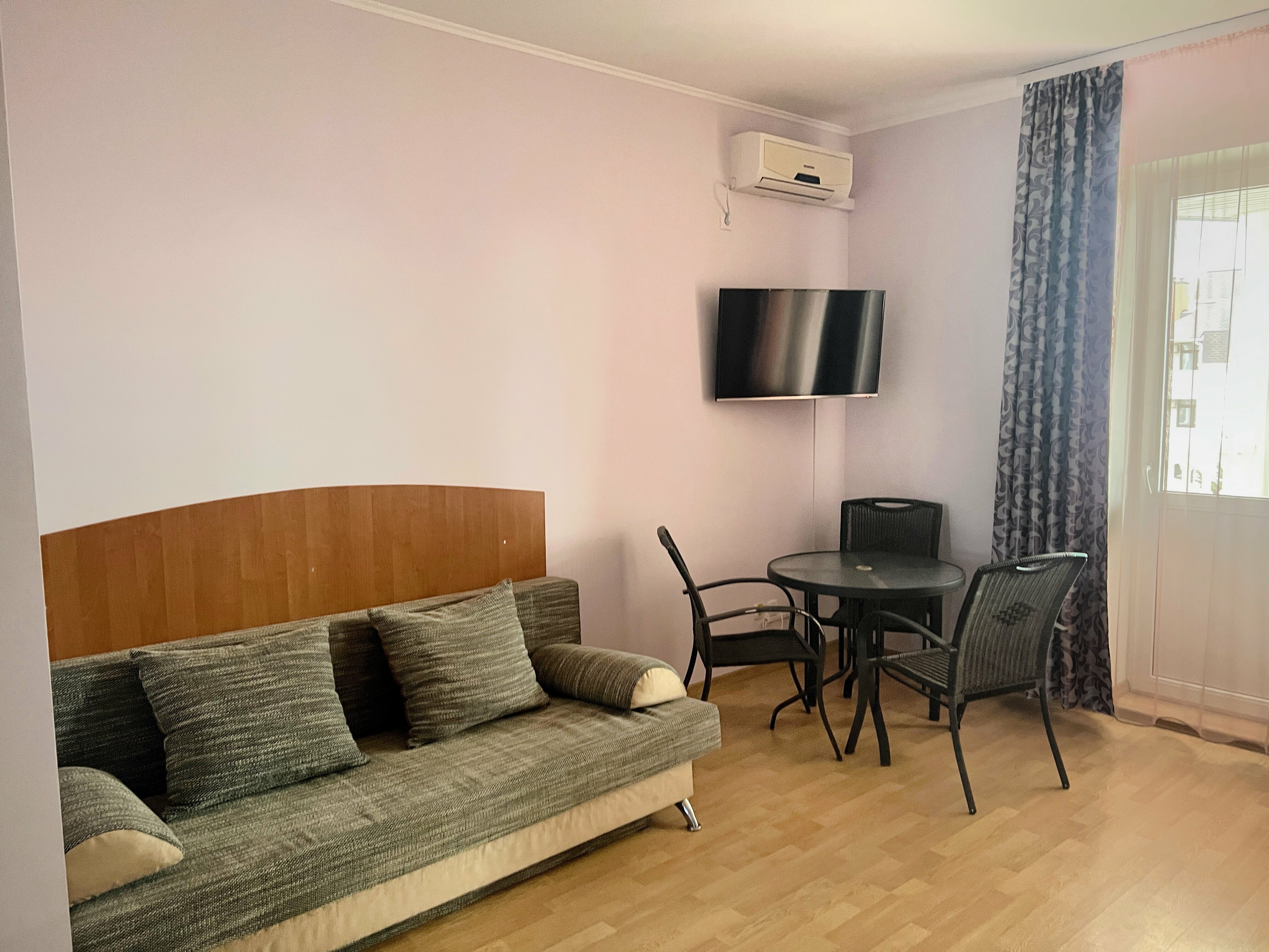 Номер "Полулюкс" с лоджией (Вилла Елена)