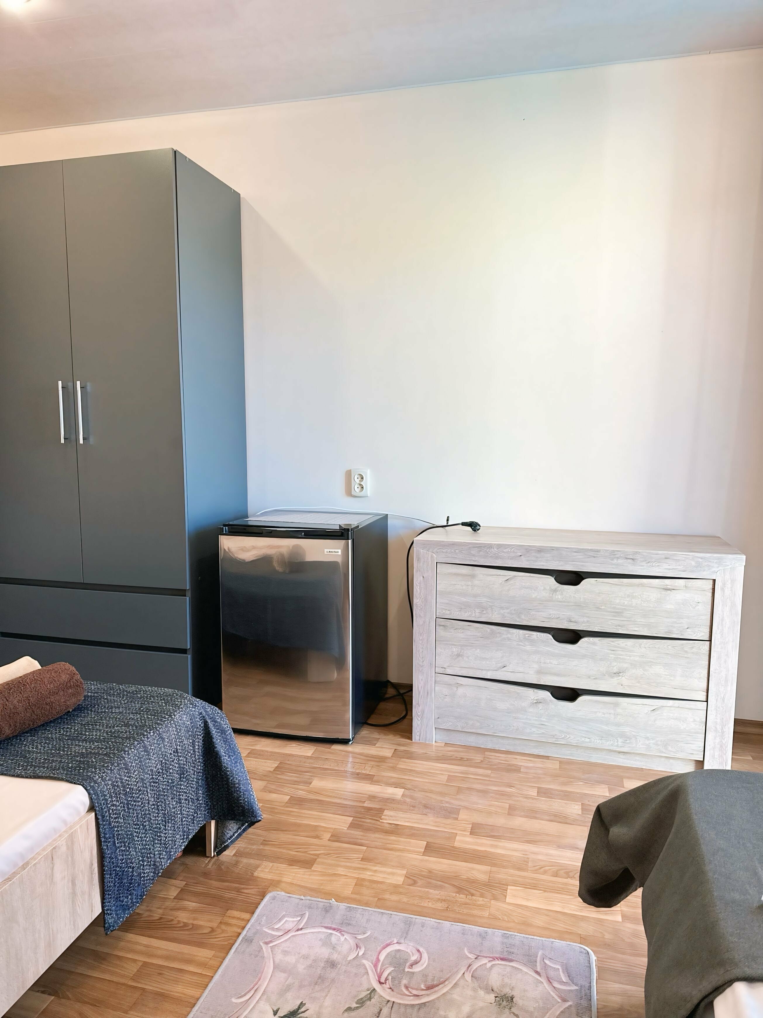 Двухместный номер с двуспальной кроватью и дополнительной кроватью