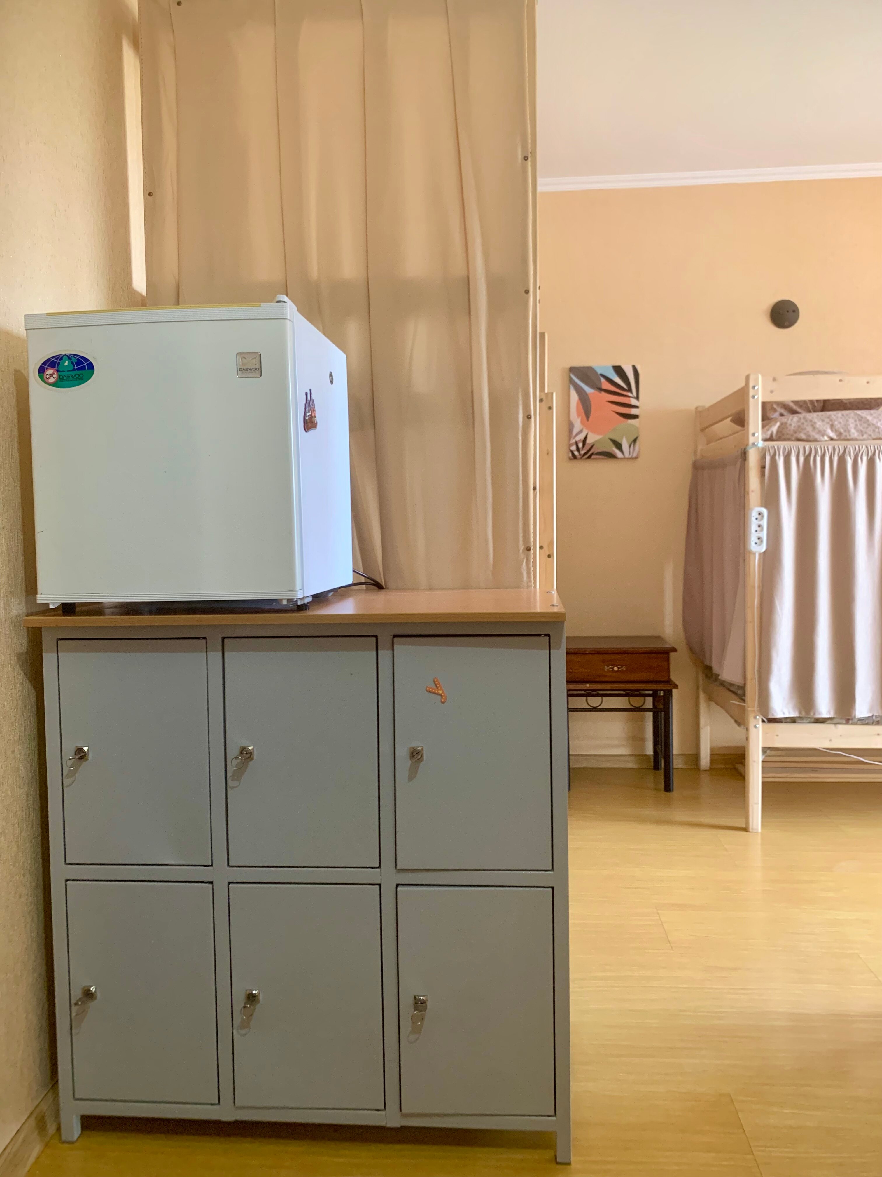 Кровать в общем 6-местном номере для женщин