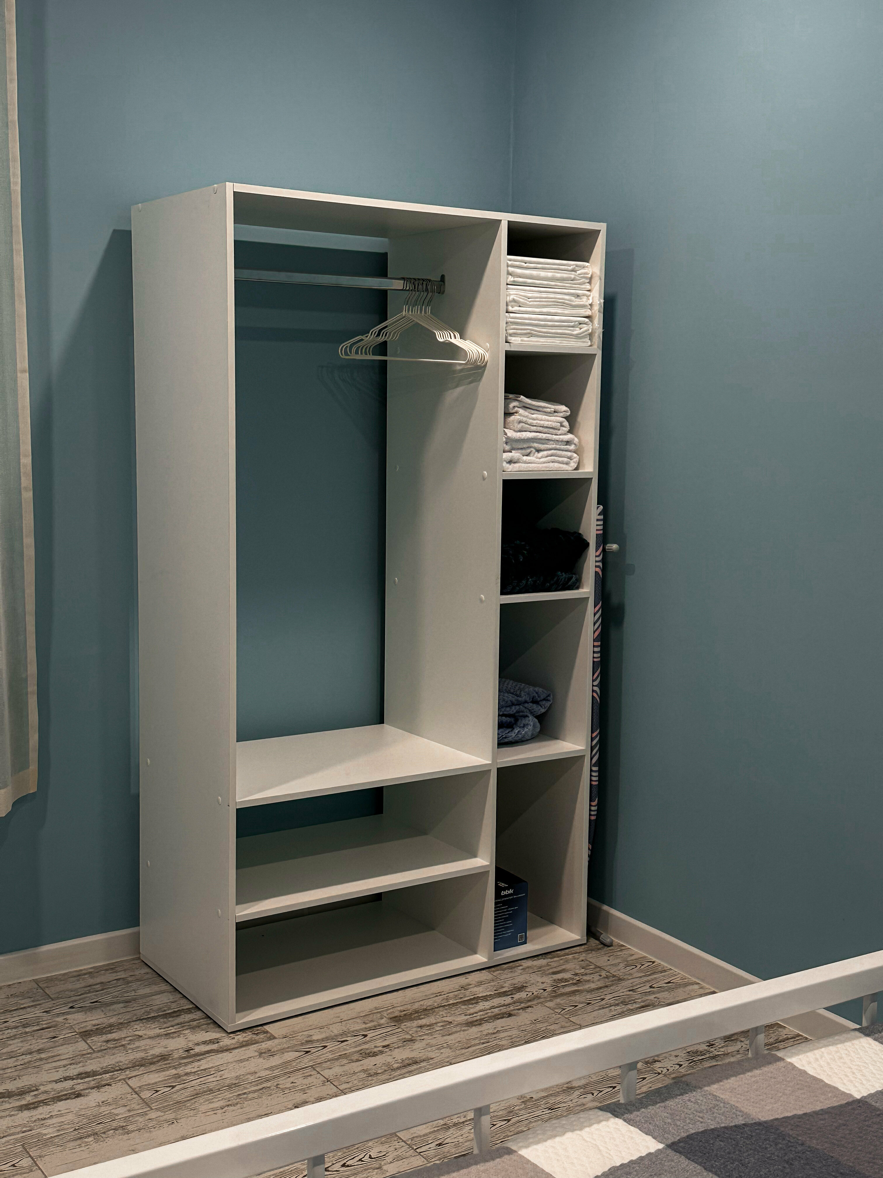 Маленький синий