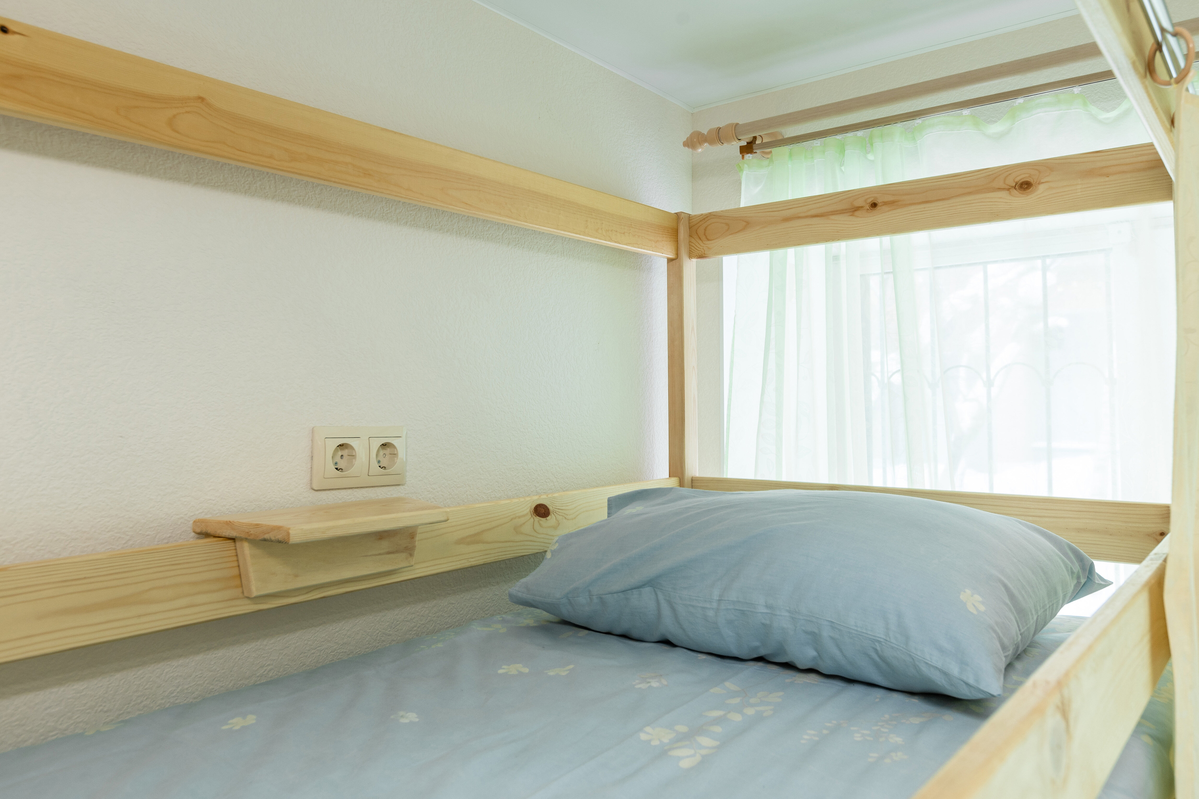 Кровать в общем 6-местном номере для женщин