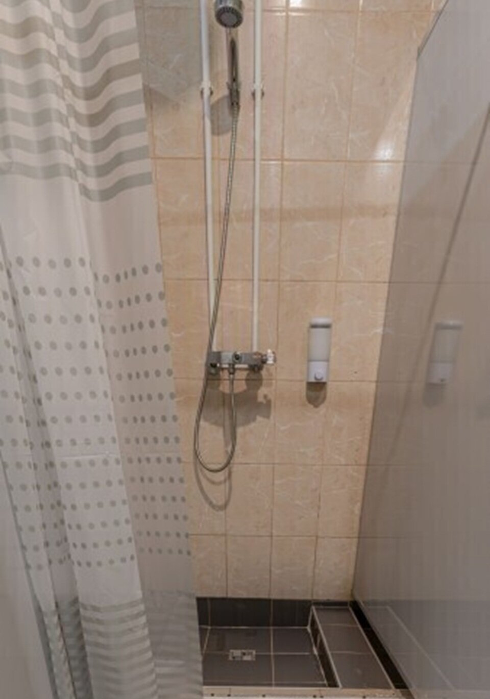 Кровать в общем 6-местном номере