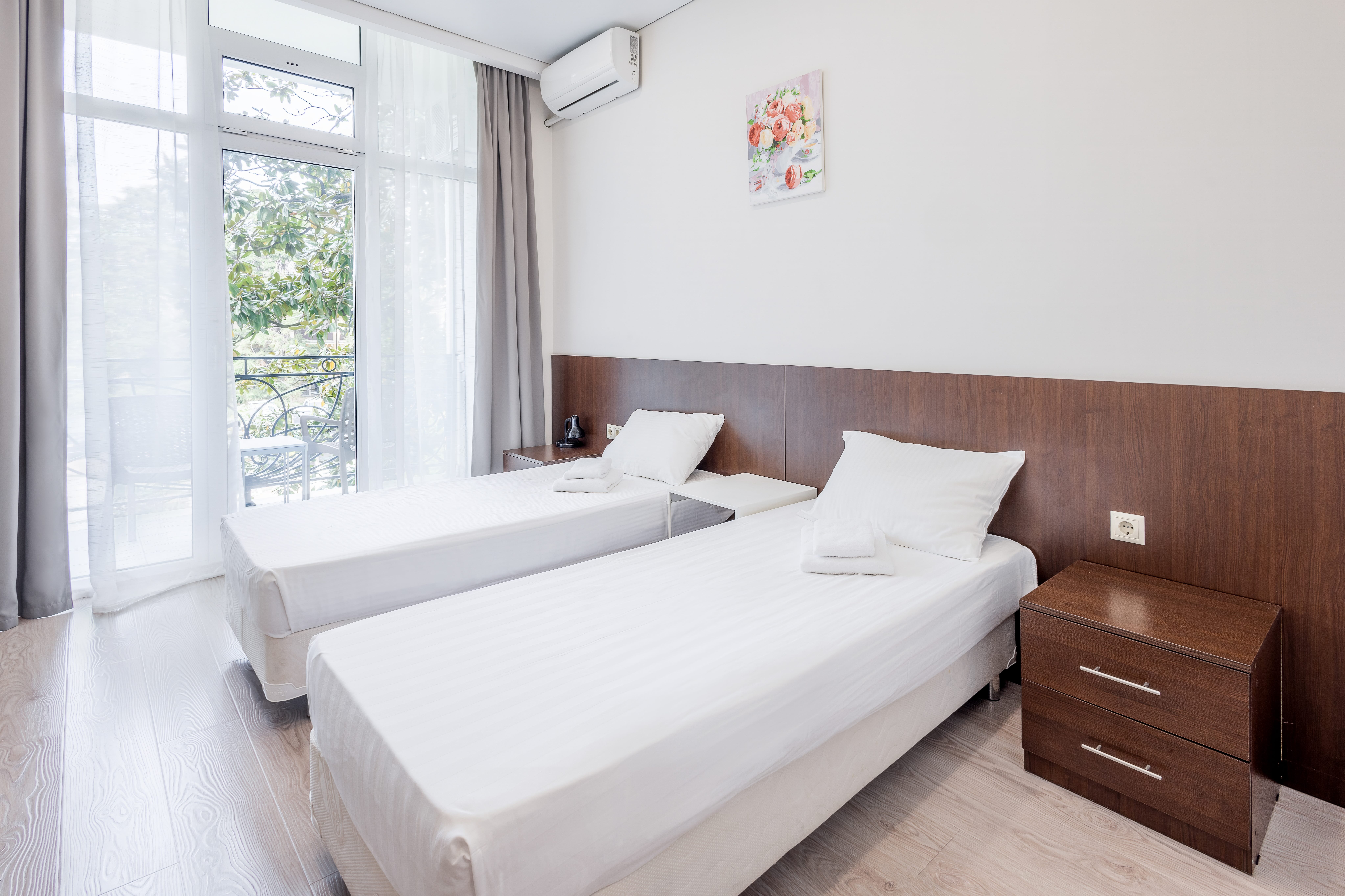 Двухместный стандарт с 2 раздельными кроватями (вид во двор)