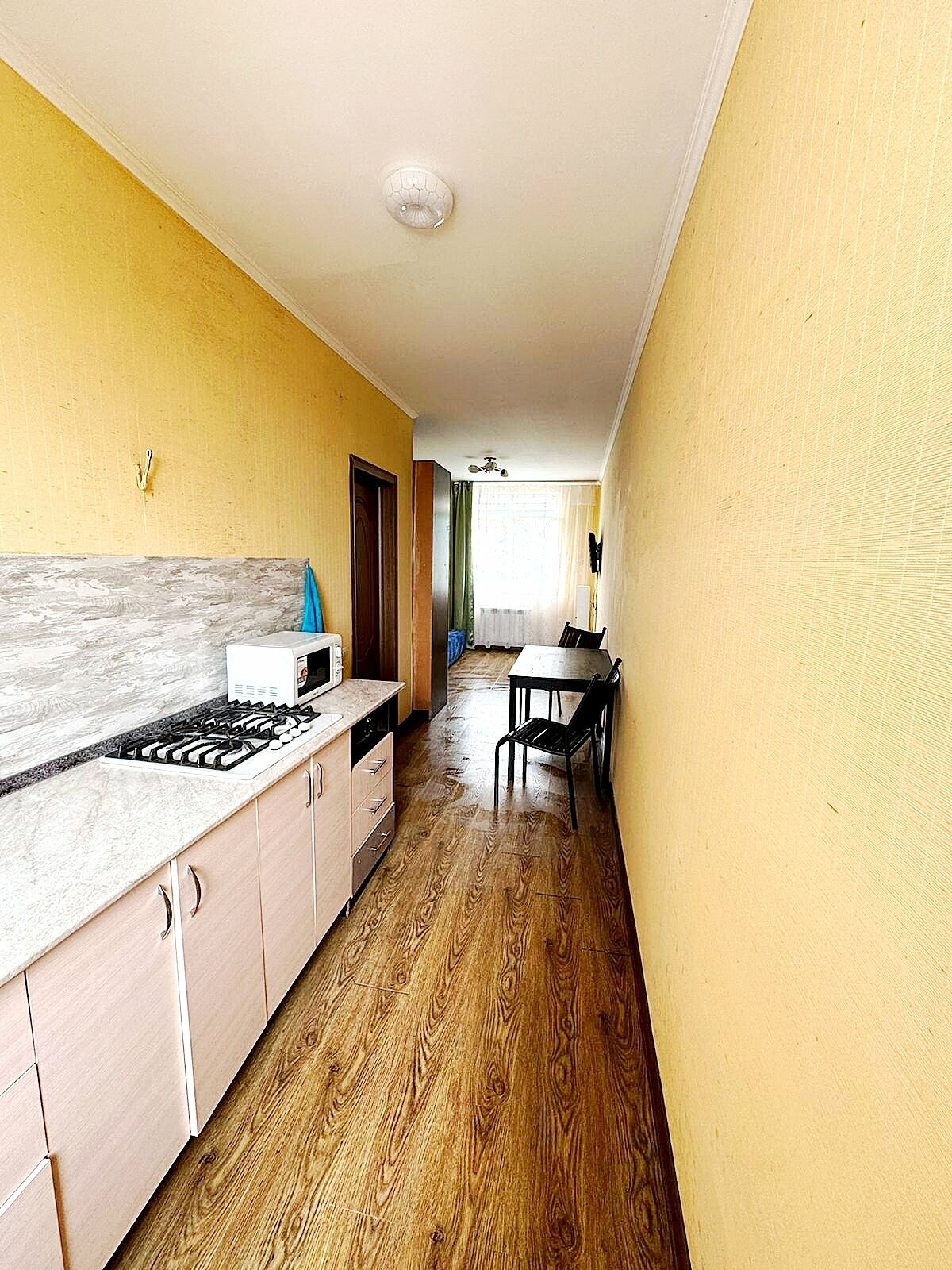 Двухместный эконом  с санузлом на 2 номера на этаже и собственной кухней в номере.