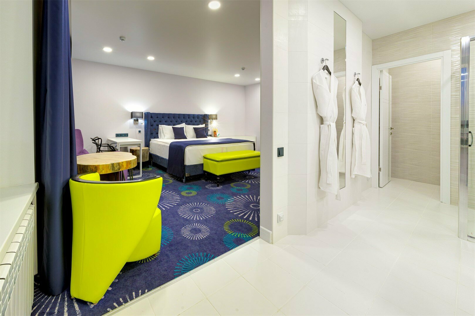 Джуниор Сюит