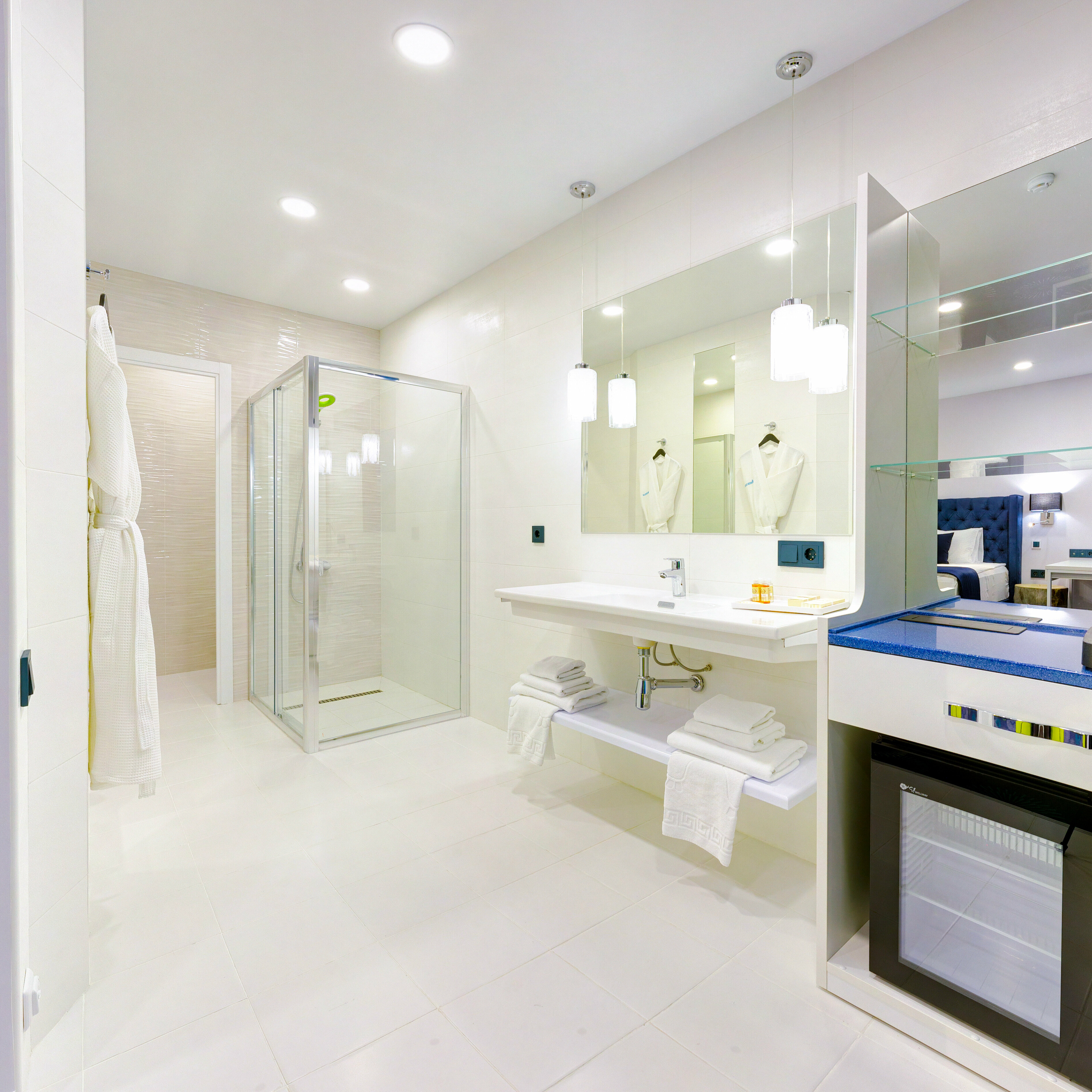 Джуниор Сюит