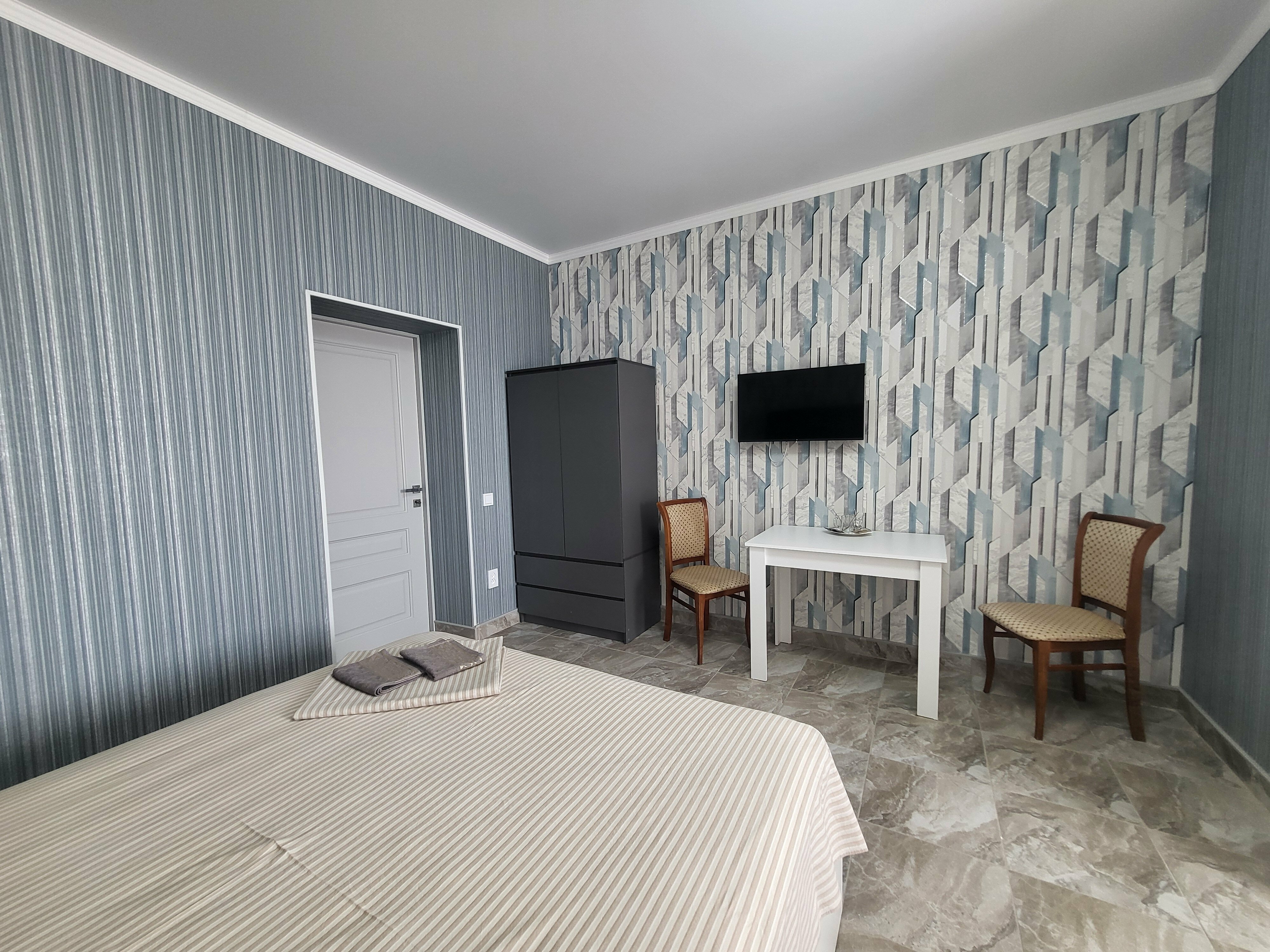 Трехместный номер «Комфорт» с душем