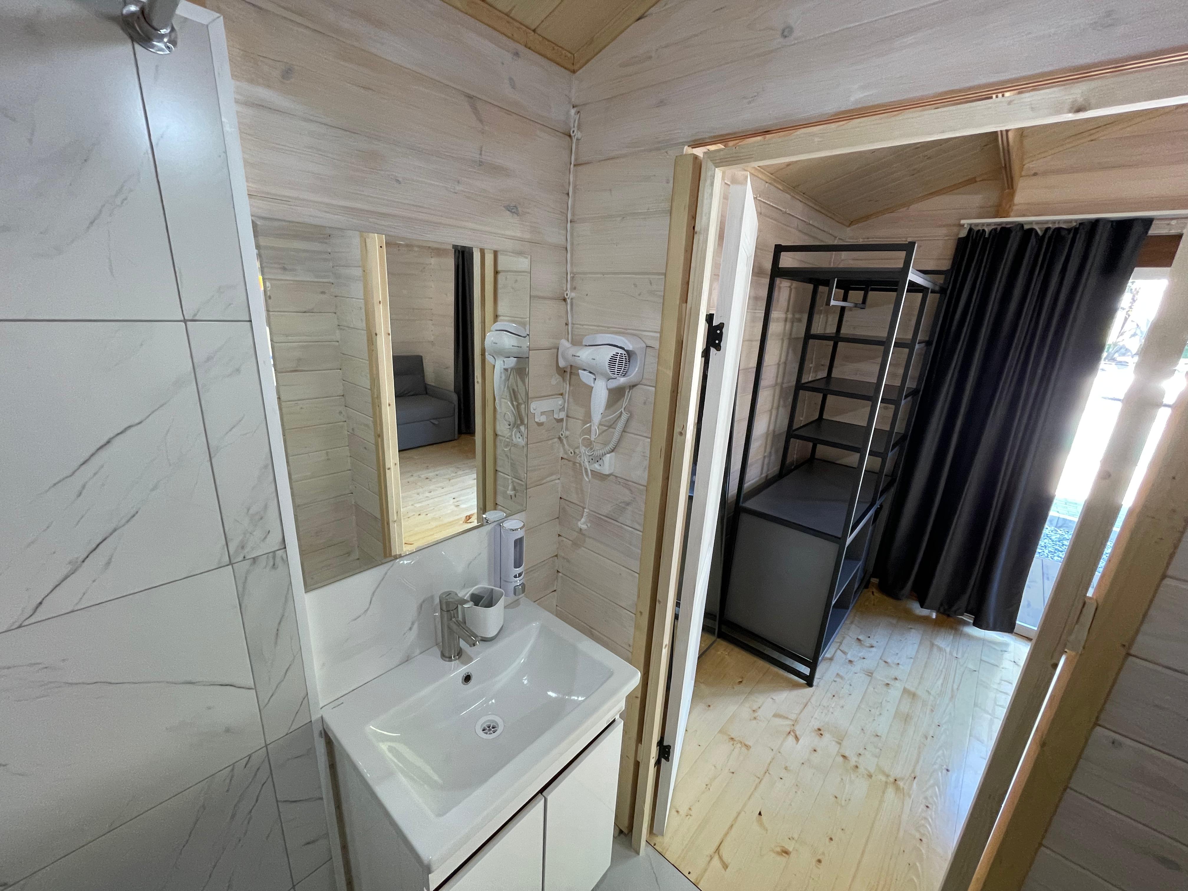 Четырехместный номер с душем