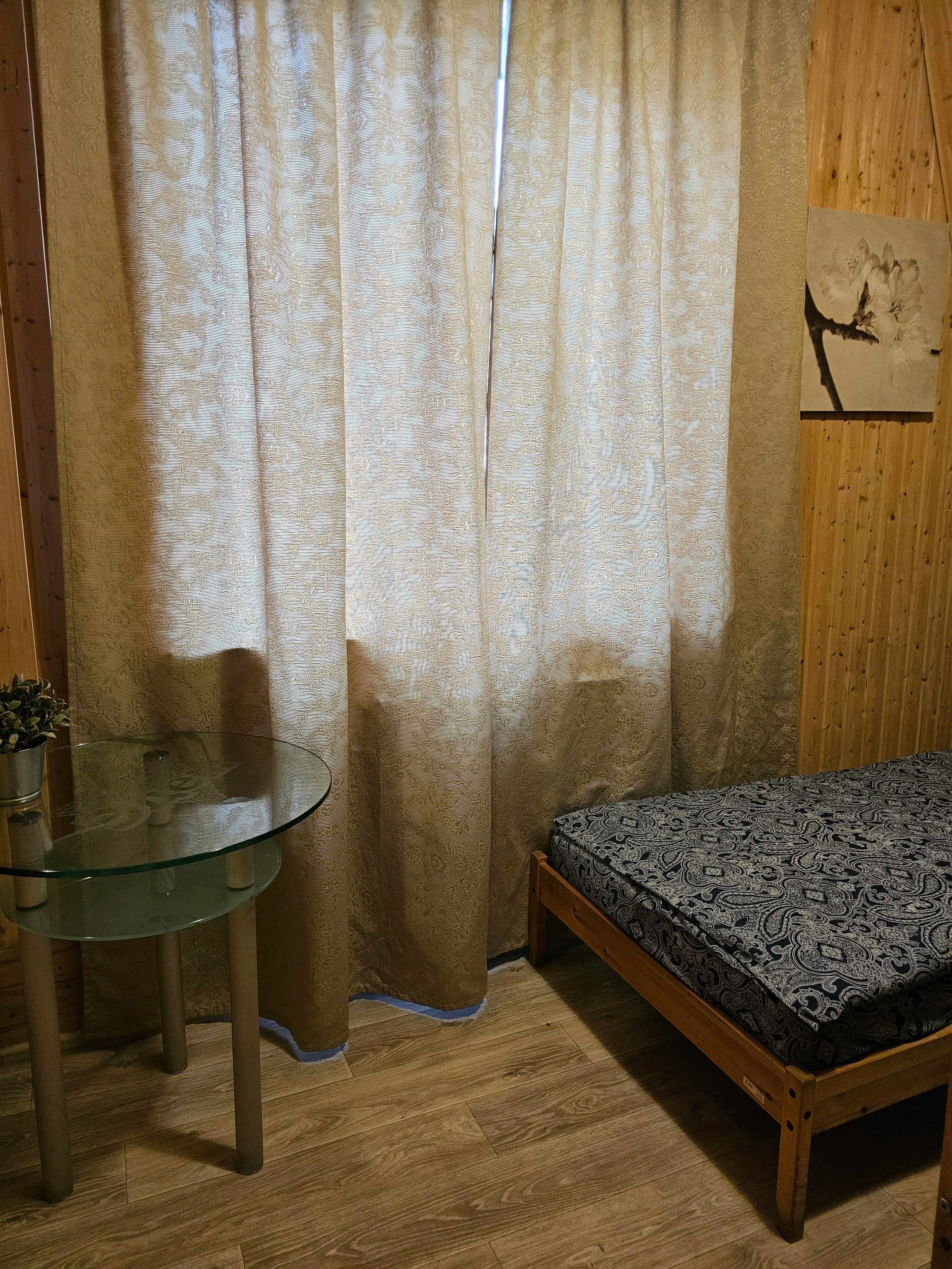 Трехместный номер с общей ванной комнатой