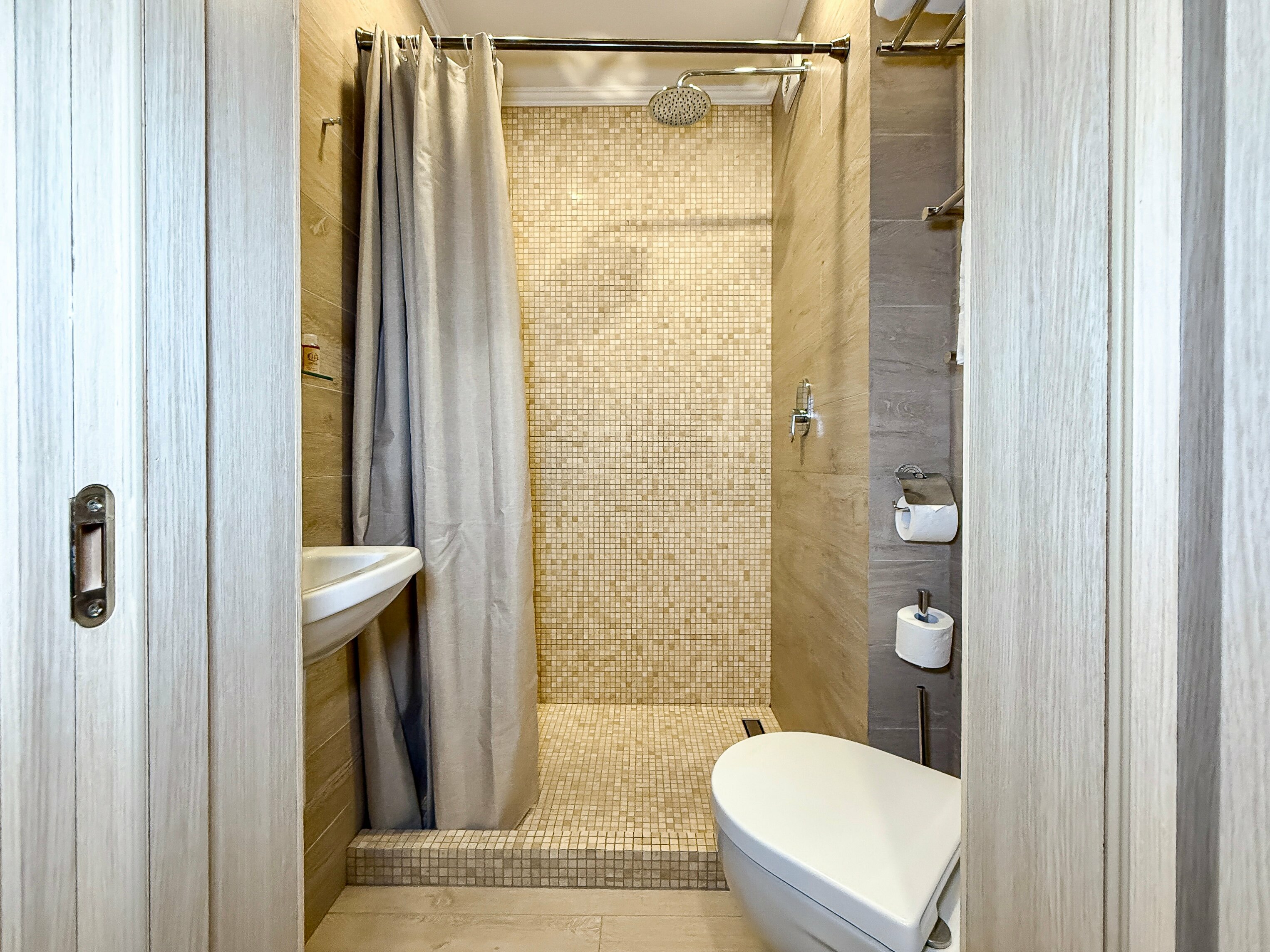 Трёхместный с двуспальной кроватью и дополнительным местом стандарт