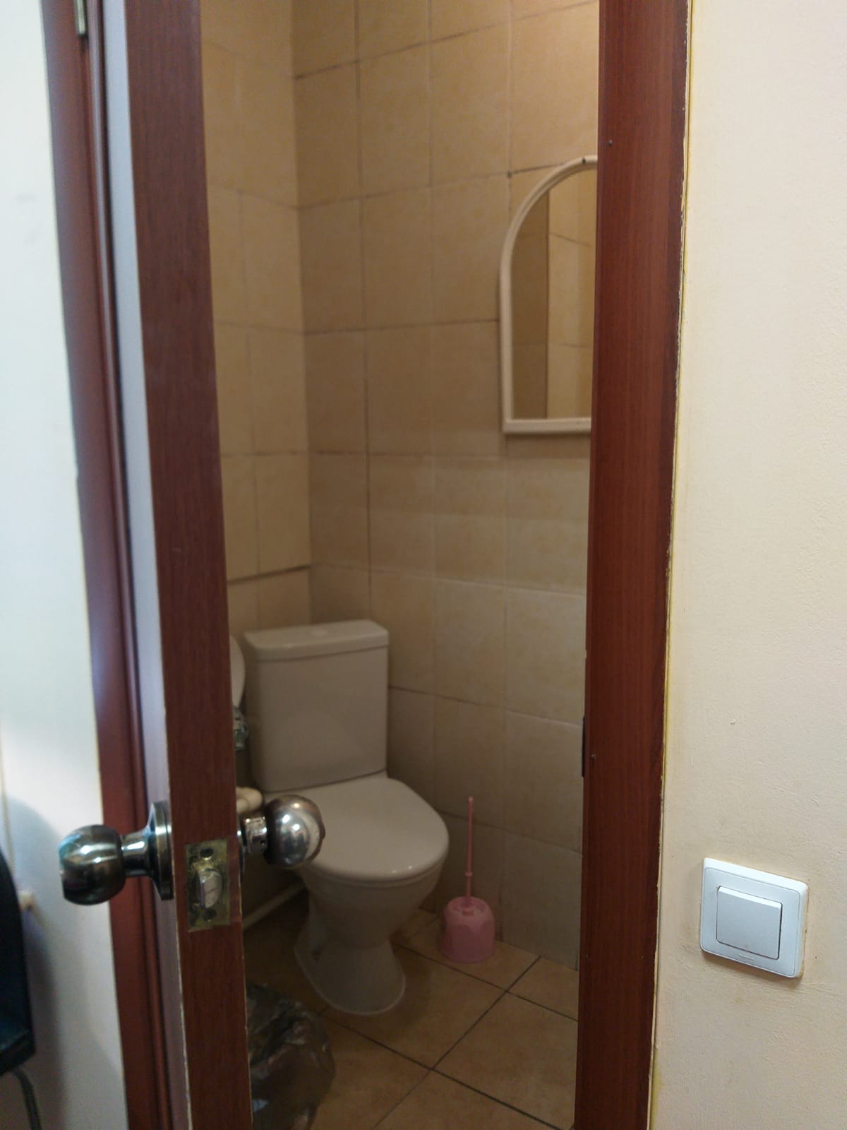 Спальное место на двухъярусной кровати в общем номере для женщин