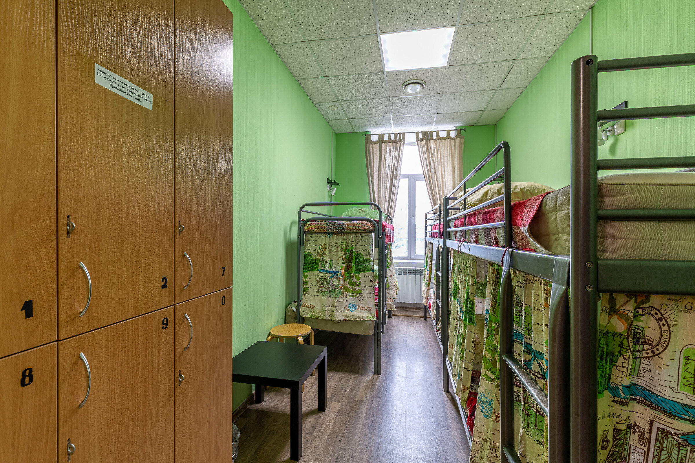 Кровать в общем 6-местном номере для женщин