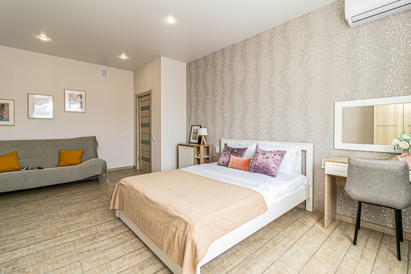 Делюкс Евродвушка на Октябрьской 181/2 с видом на Галерею