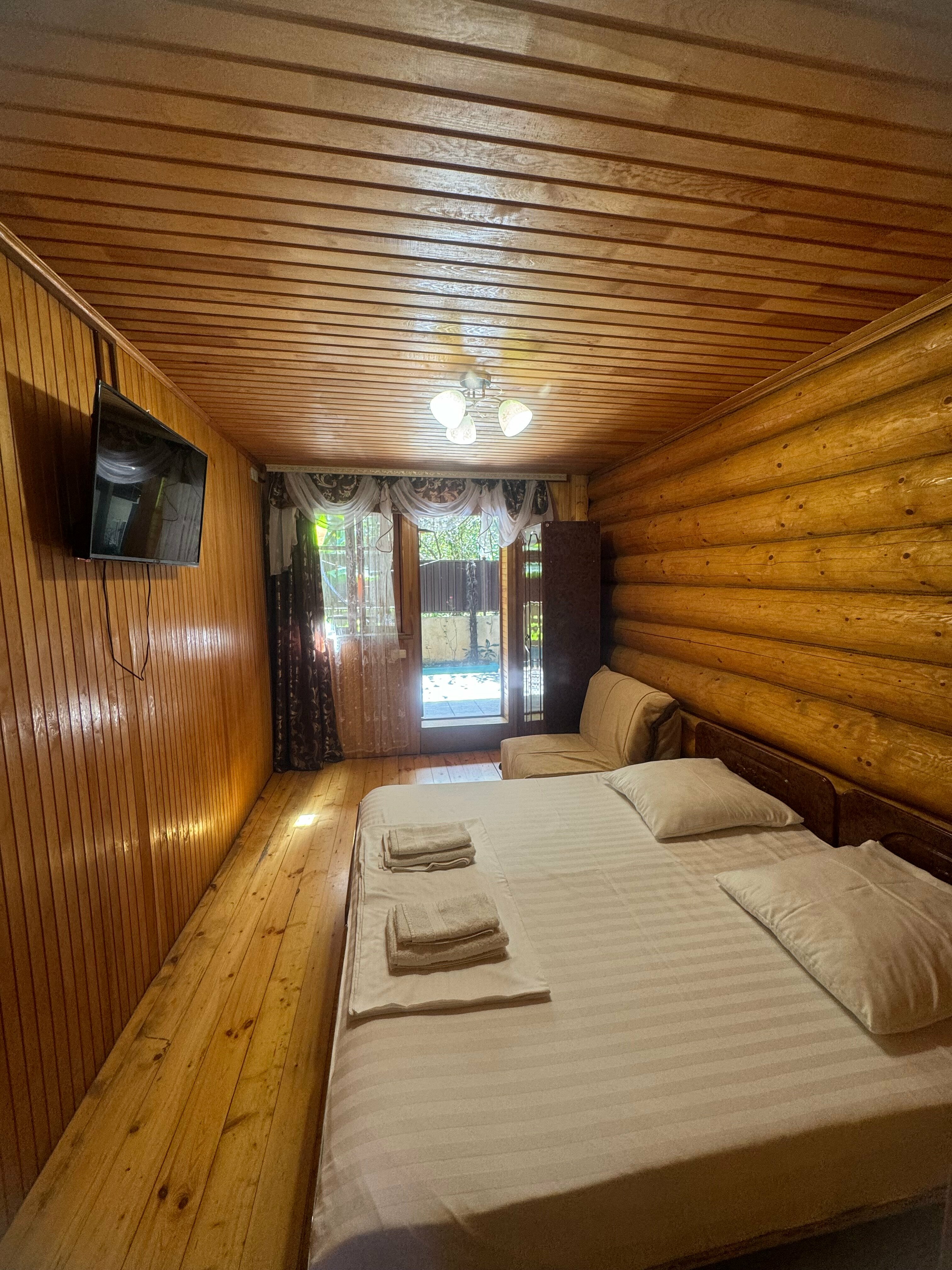 Трехместный номер «Комфорт» с душем