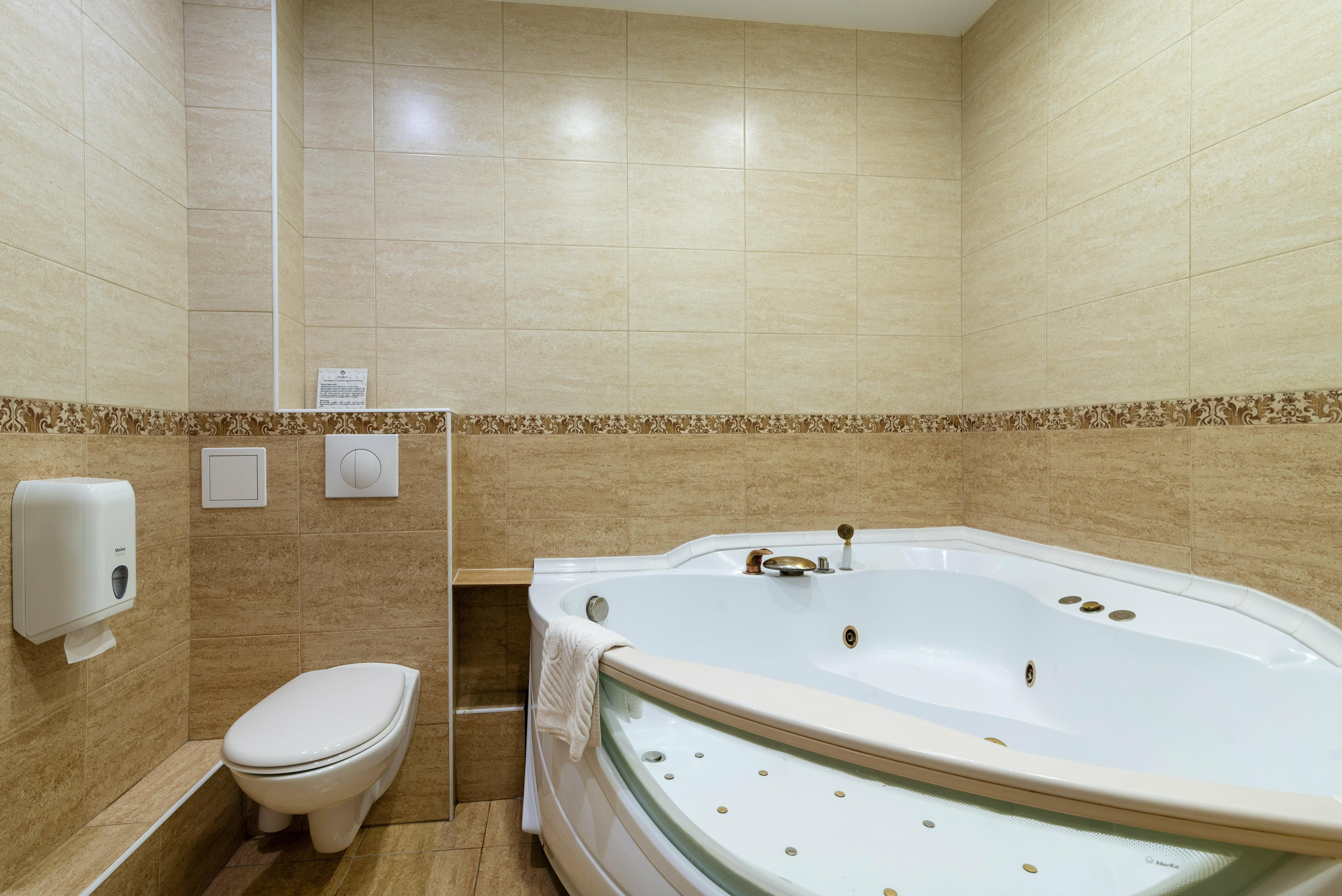 Люкс с кроватью размера «king-size» и гидромассажной ванной