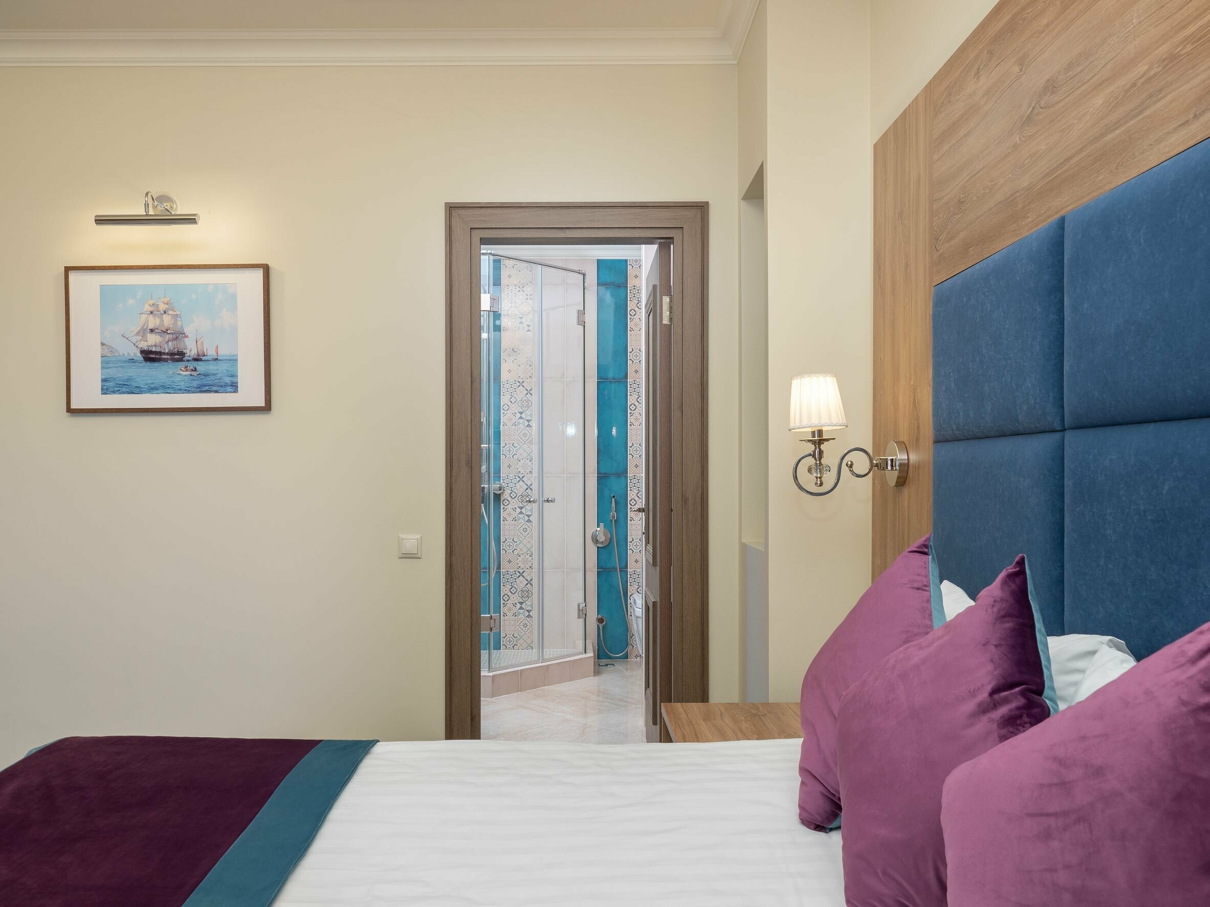 Джуниор Сюит