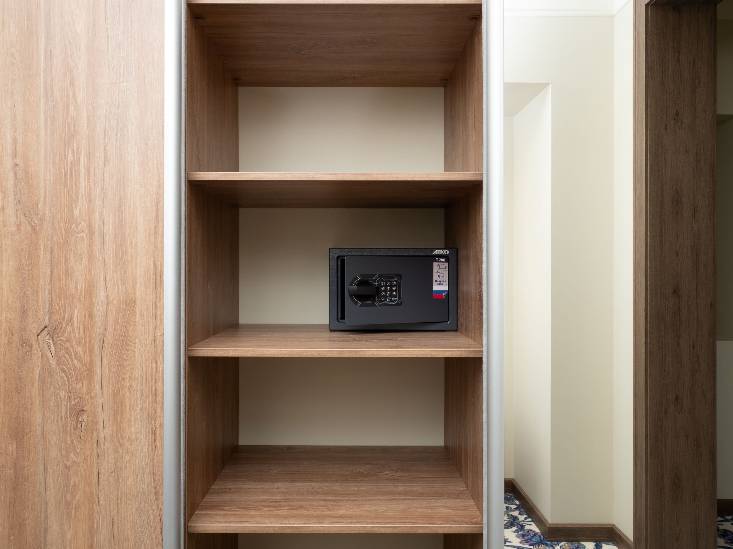 Джуниор Сюит