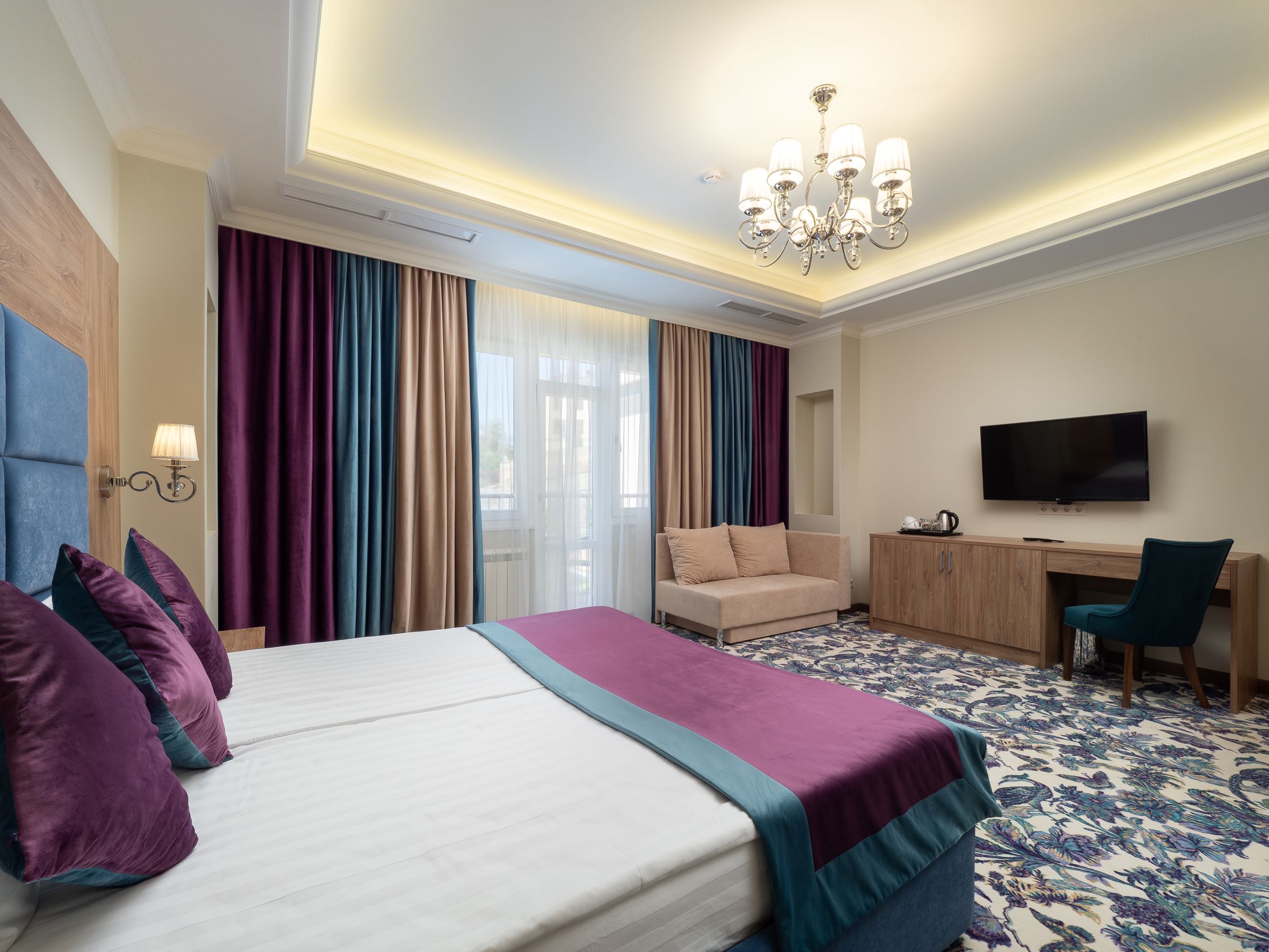 Джуниор Сюит