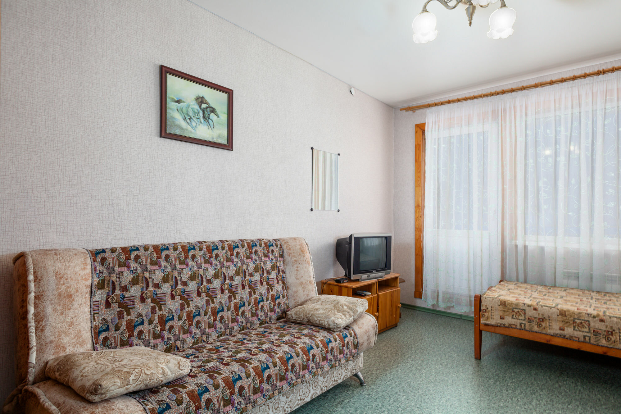 Стандарт с общим туалетом, балкон с видом на озеро