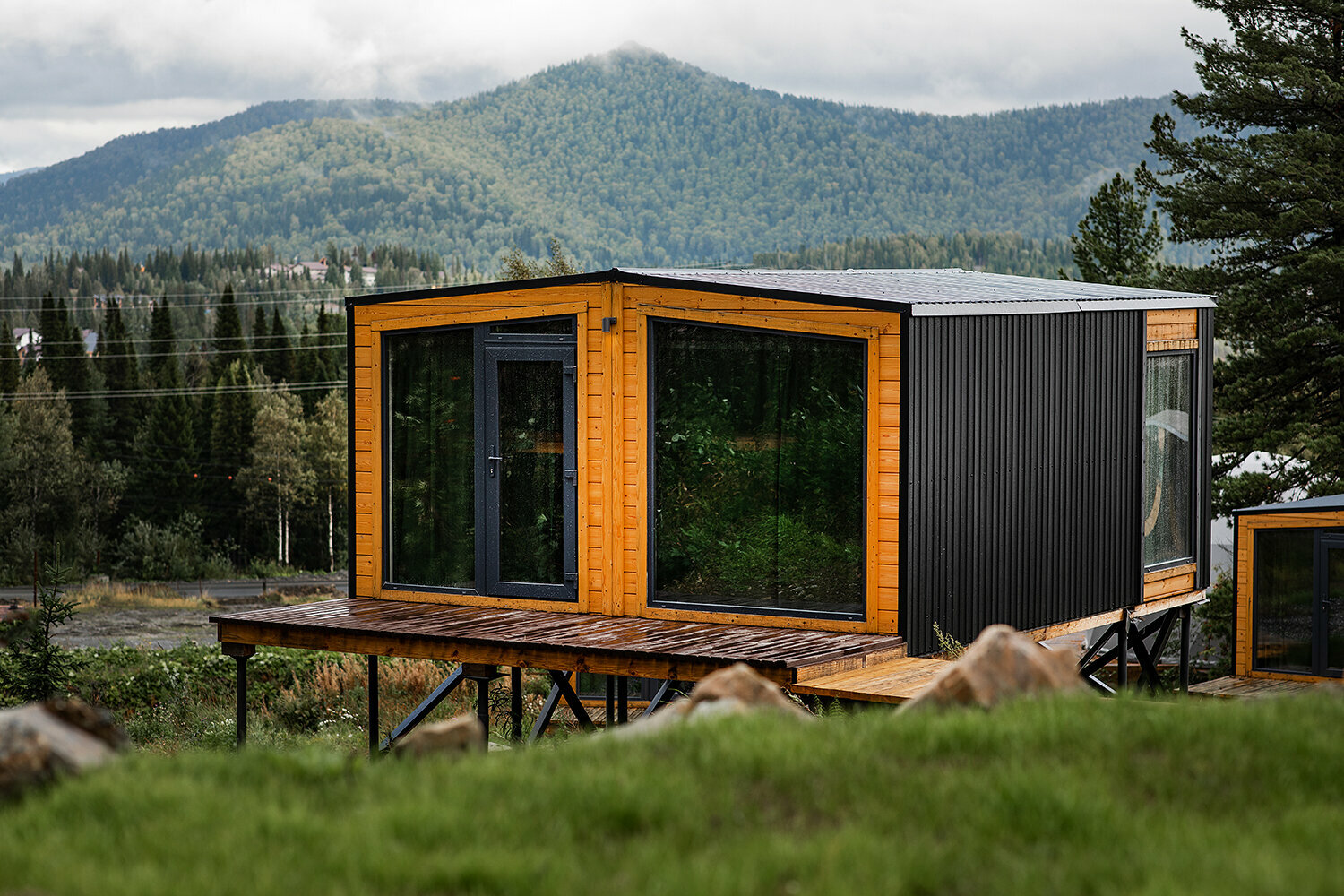 Барнхаус с панорамным видом Green&Grey 2+2