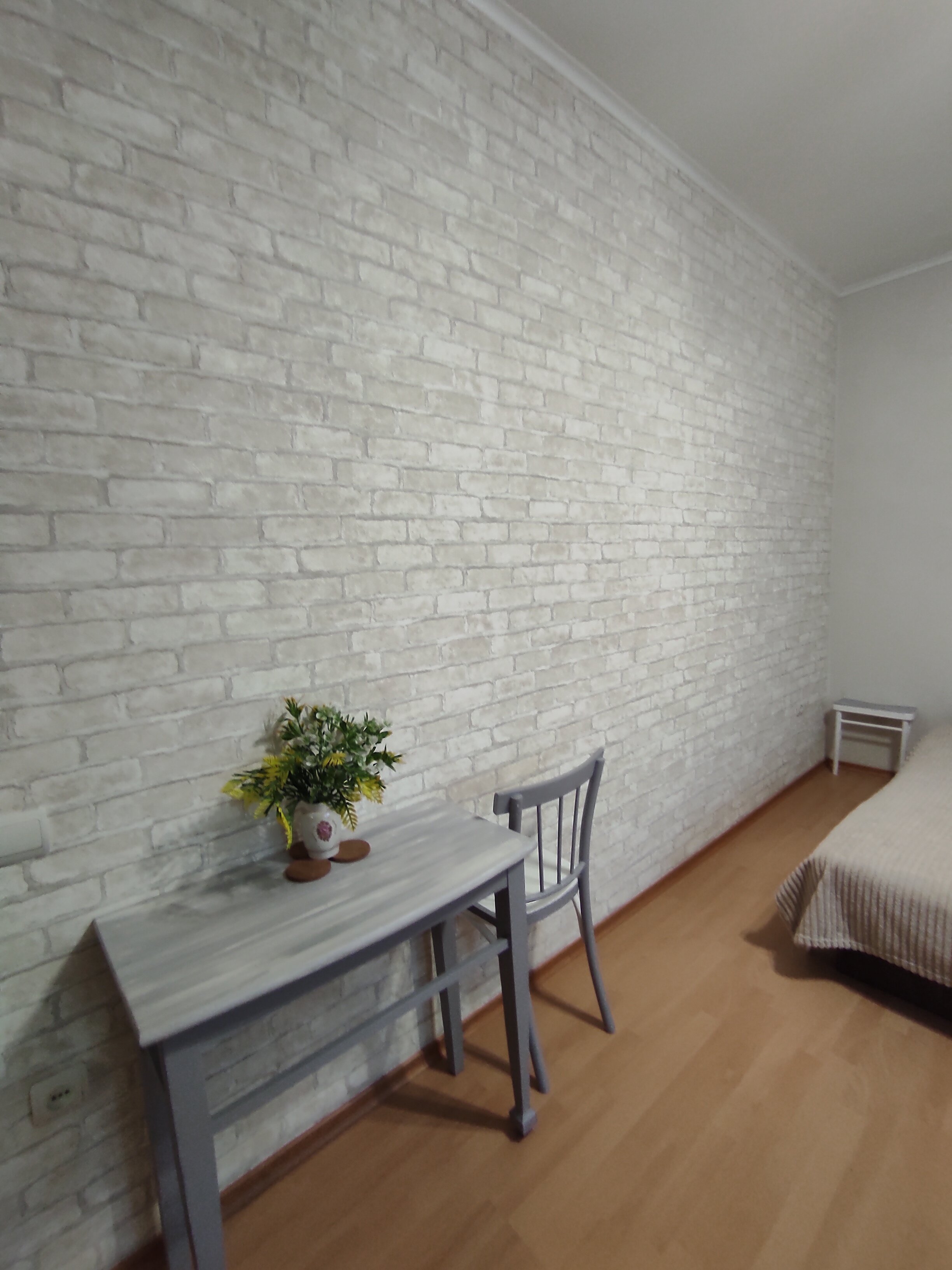 Стандартный двухместный номер с кроватью и общей ванной комнатой