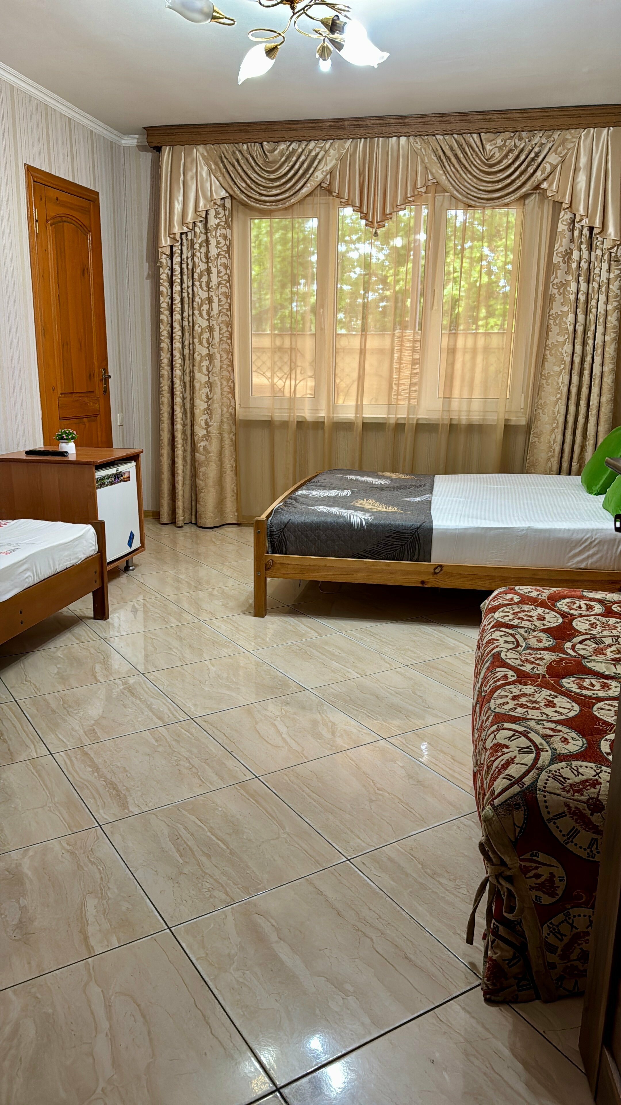 Cемейный номер с собственной ванной комнатой