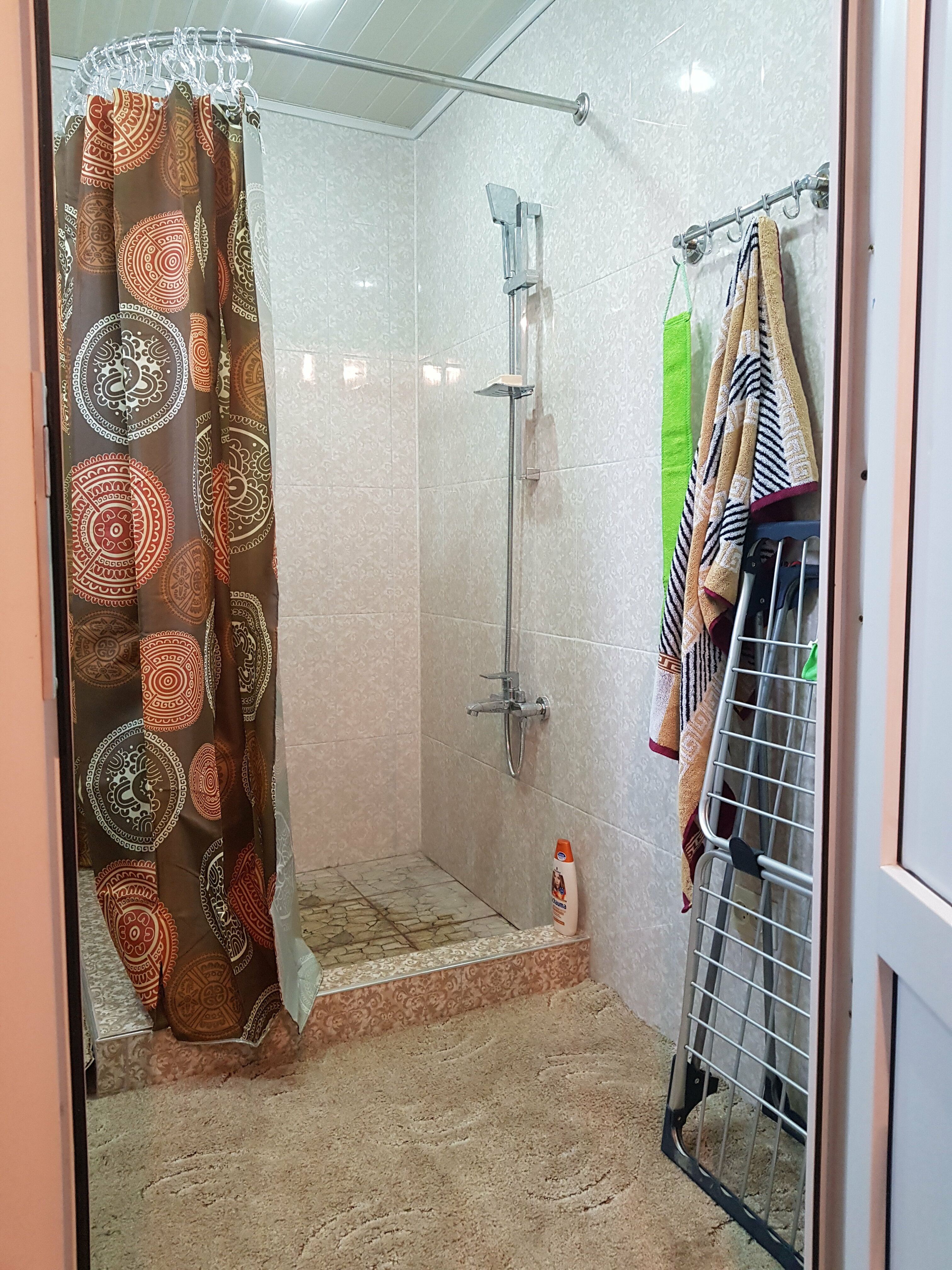 Трехместный номер с общей ванной комнатой