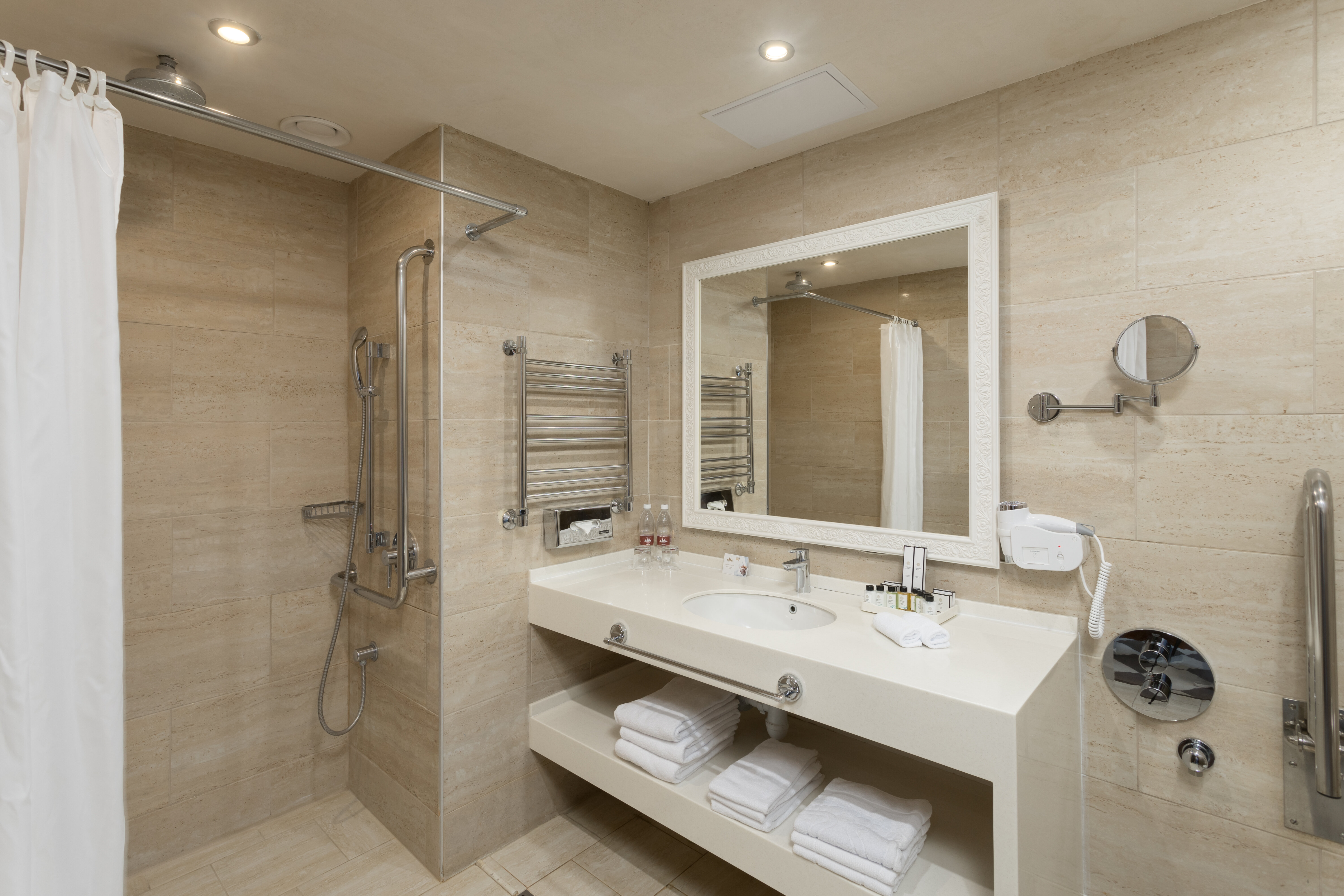 Стандарт для маломобильных гостей в Рыцарском корпусе (+ билеты  в Сочи Парк)