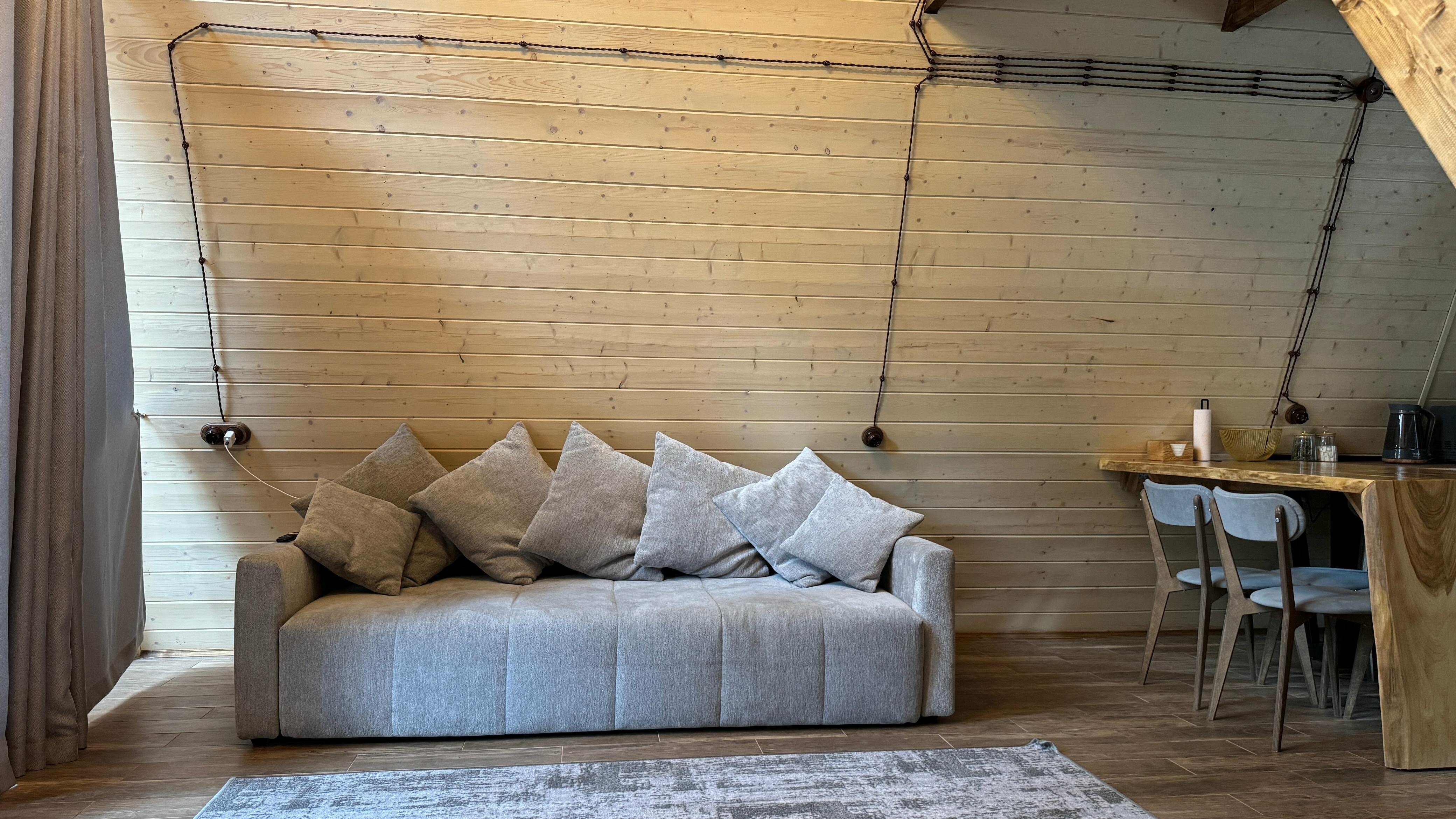 Шале с видом на хвойный лес