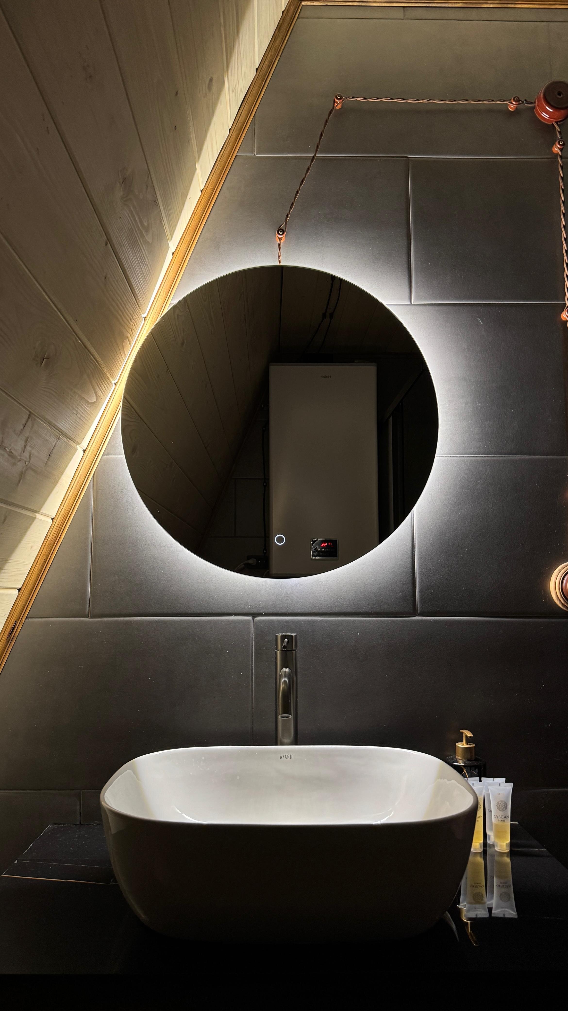 Шале с видом на хвойный лес