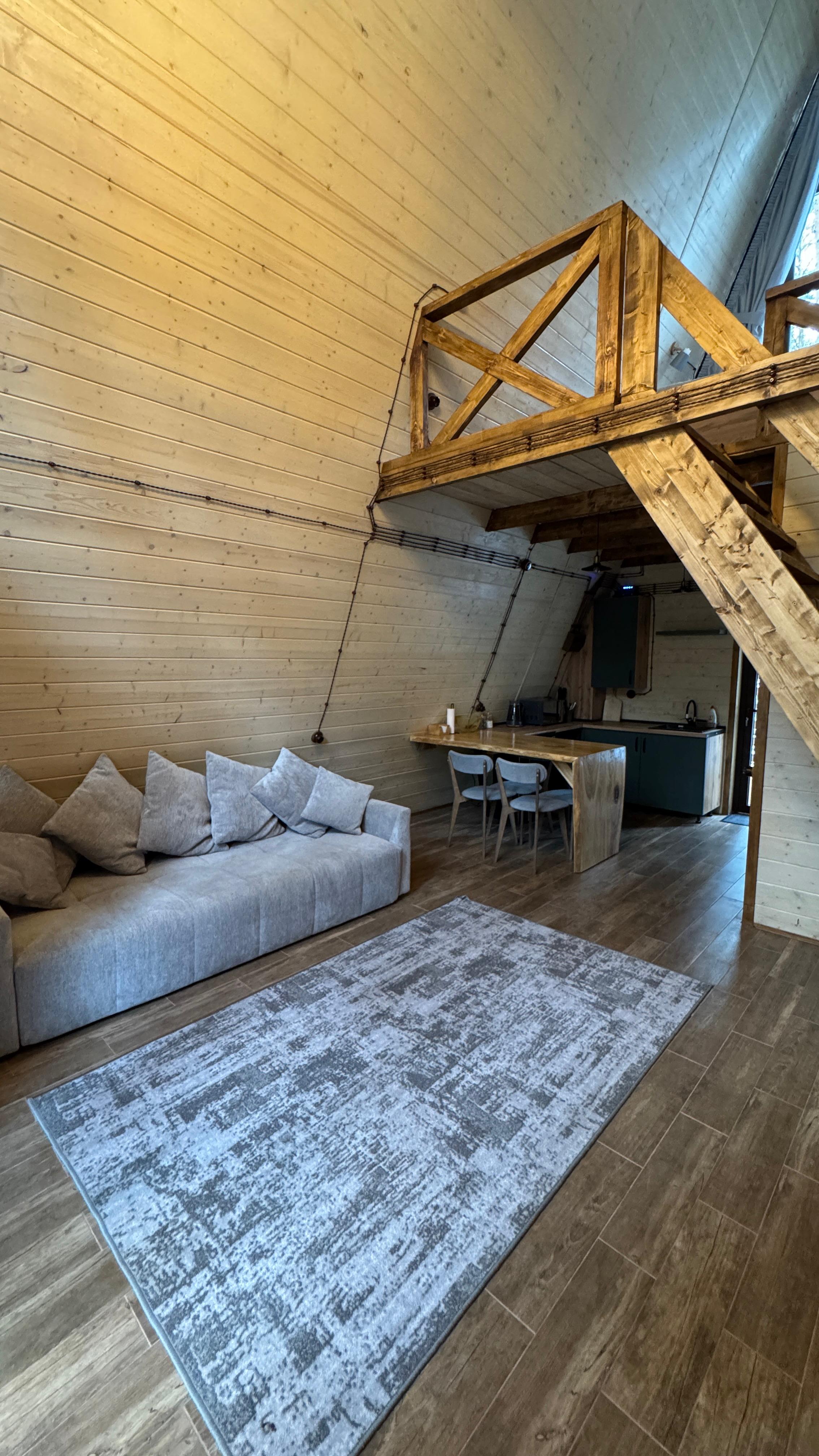 Шале с видом на хвойный лес