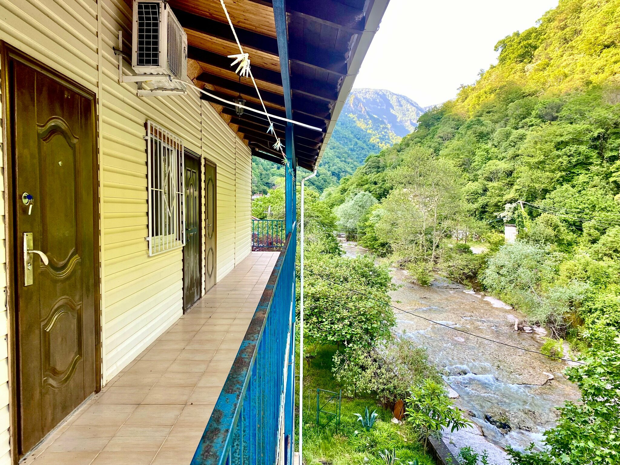 Трехместный номер с балконом