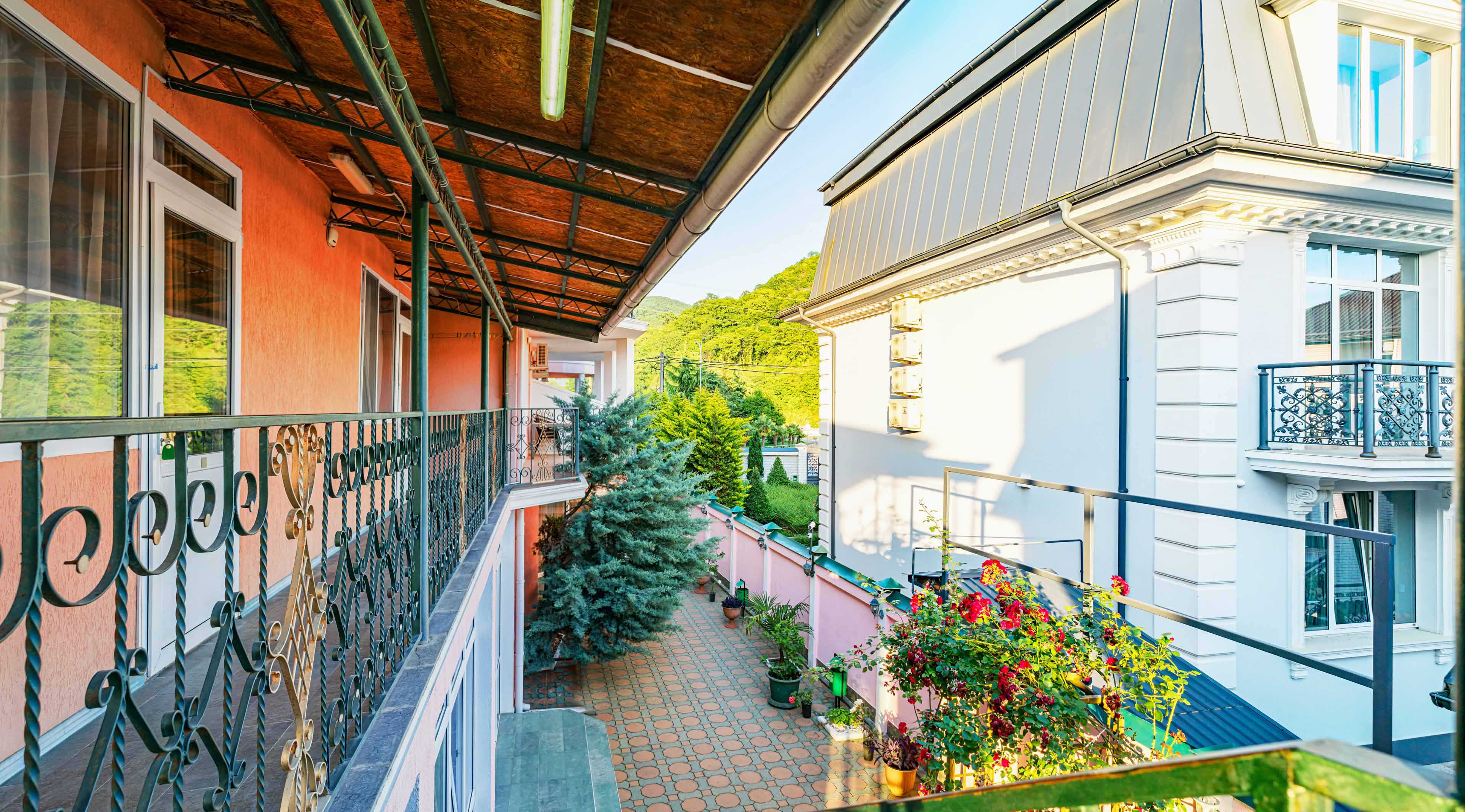 Апартаменты 2 комн с верандой  "трансфер до моря и обратно"