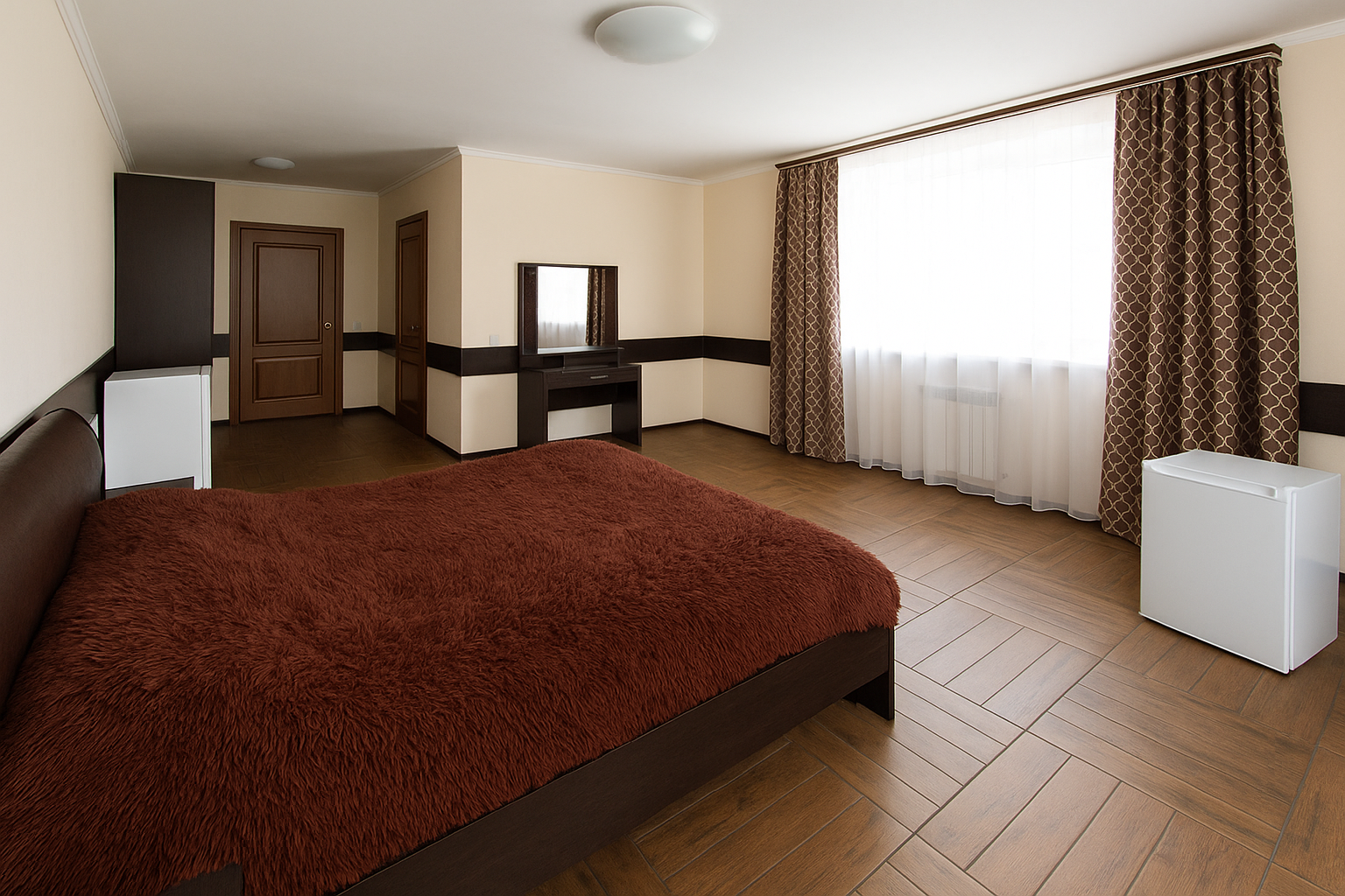 Номер люкс с собственной ванной комнатой и балконом