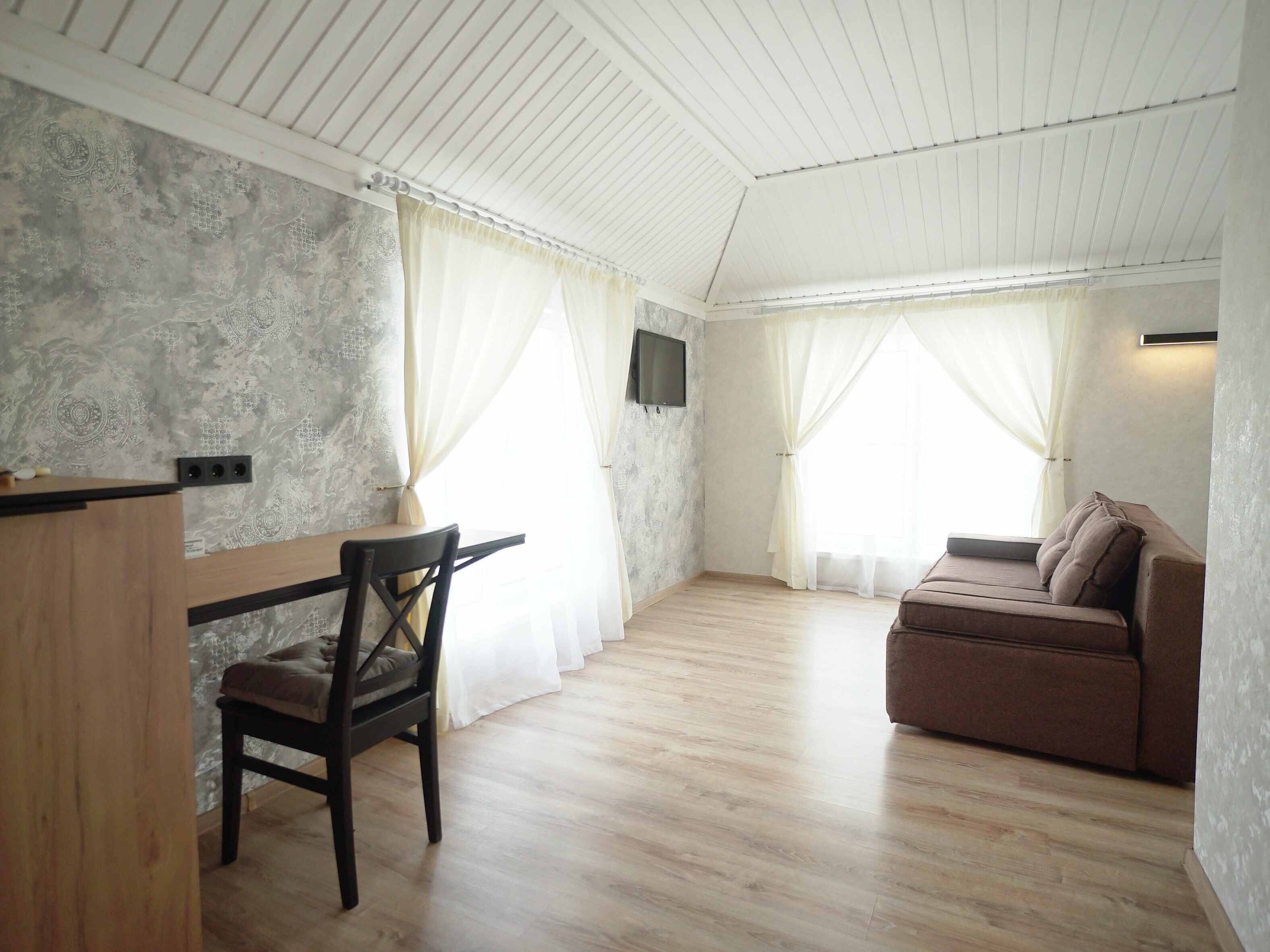 Двухместный номер с большой кроватью или двумя односпальными кроватями КОМФОРТ ПЛЮС