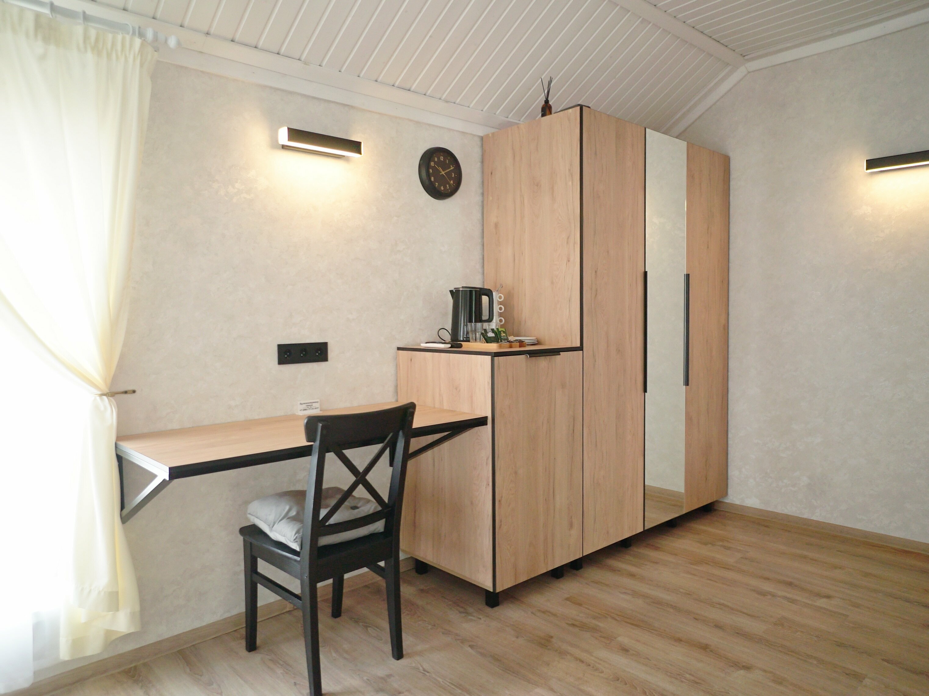 Двухместный номер с большой кроватью или двумя односпальными кроватями КОМФОРТ ПЛЮС