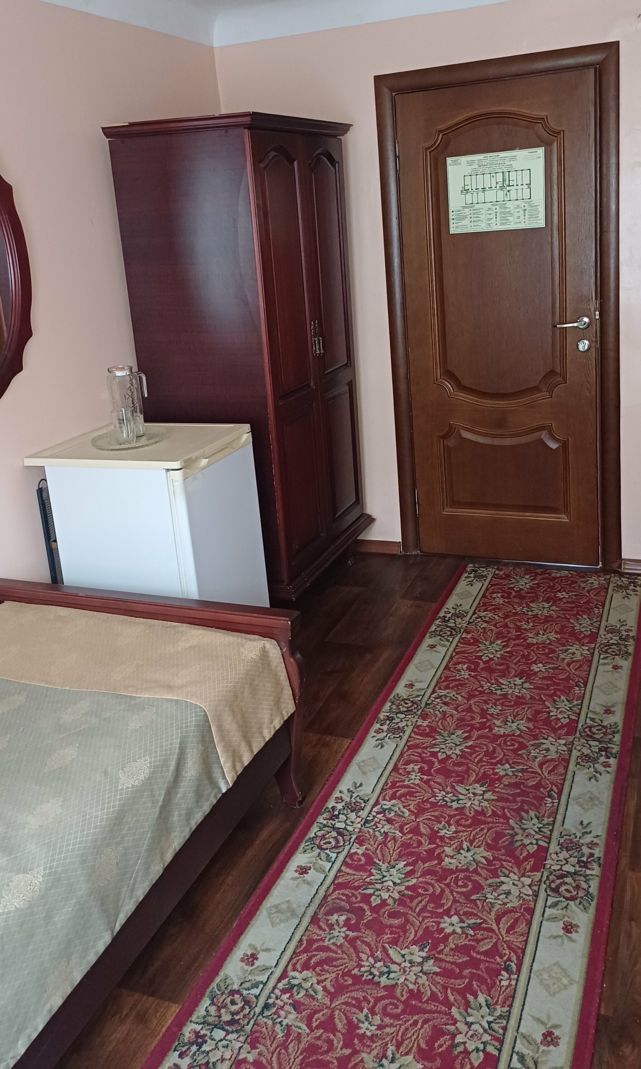 Одноместный номер с общим душем и туалетом