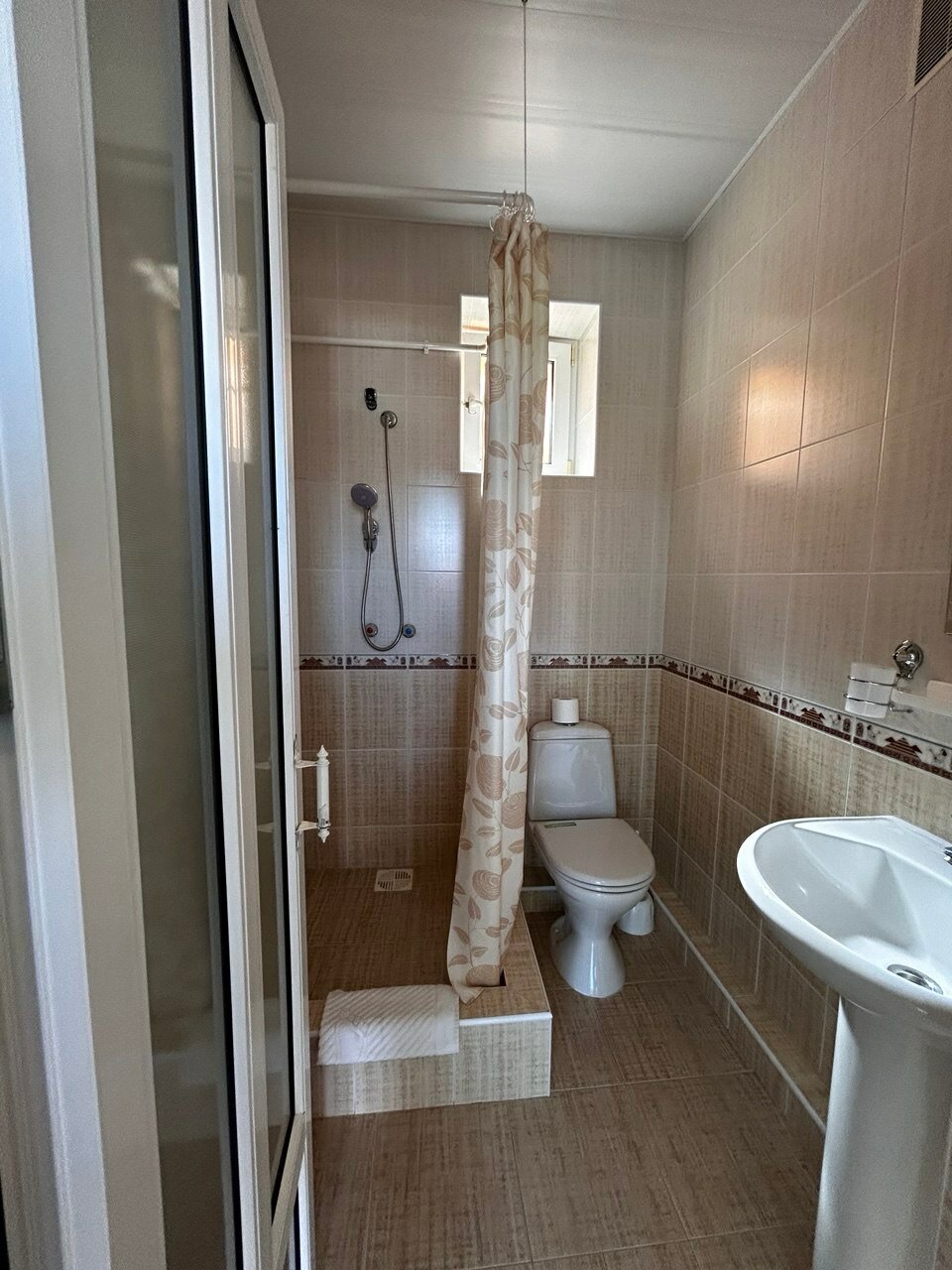 Номер на 2-3 гостя, двуспальная кровать, балкон, вид на сад, с удобствами