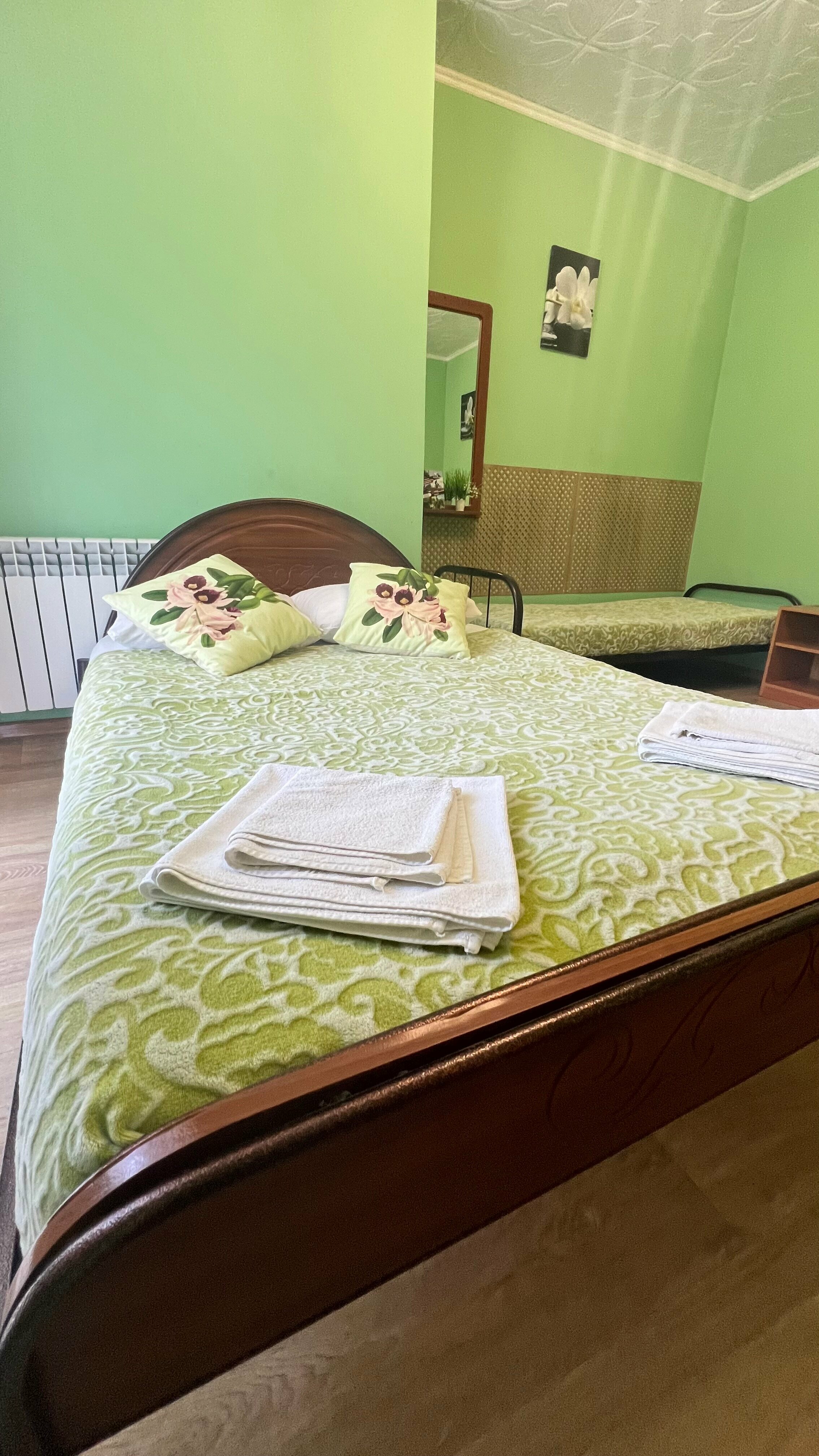 Четырехместный однокомнатный номер с видом на сад №4