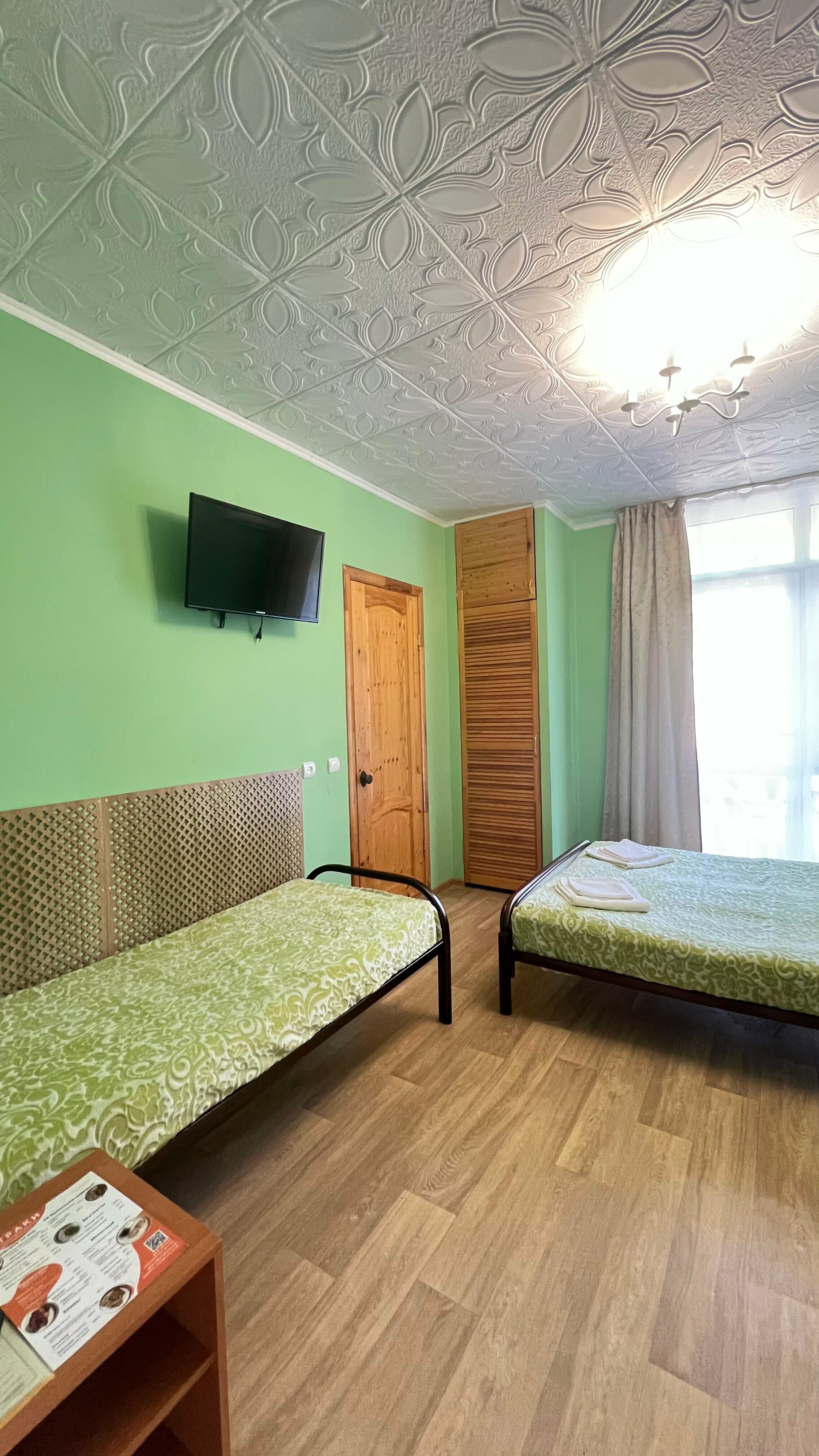 Четырехместный однокомнатный номер с видом на сад №4