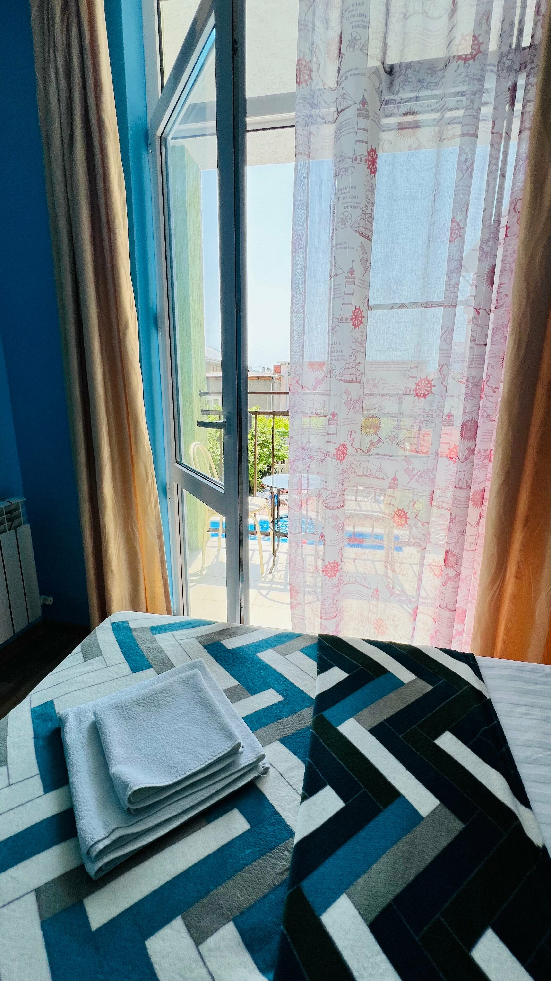 Трехместный номер с балконом на бассейн №2