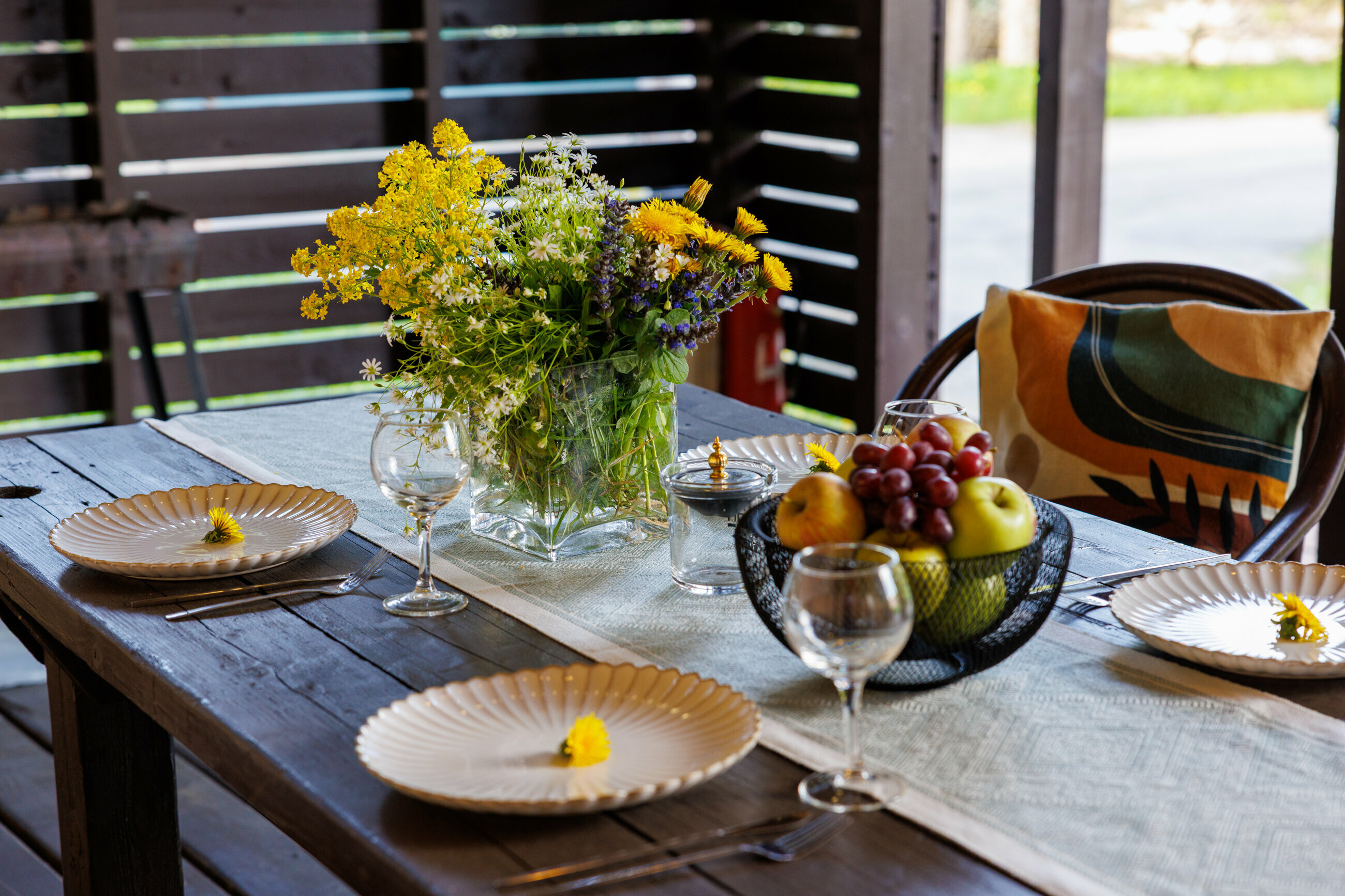 Дом с балконом