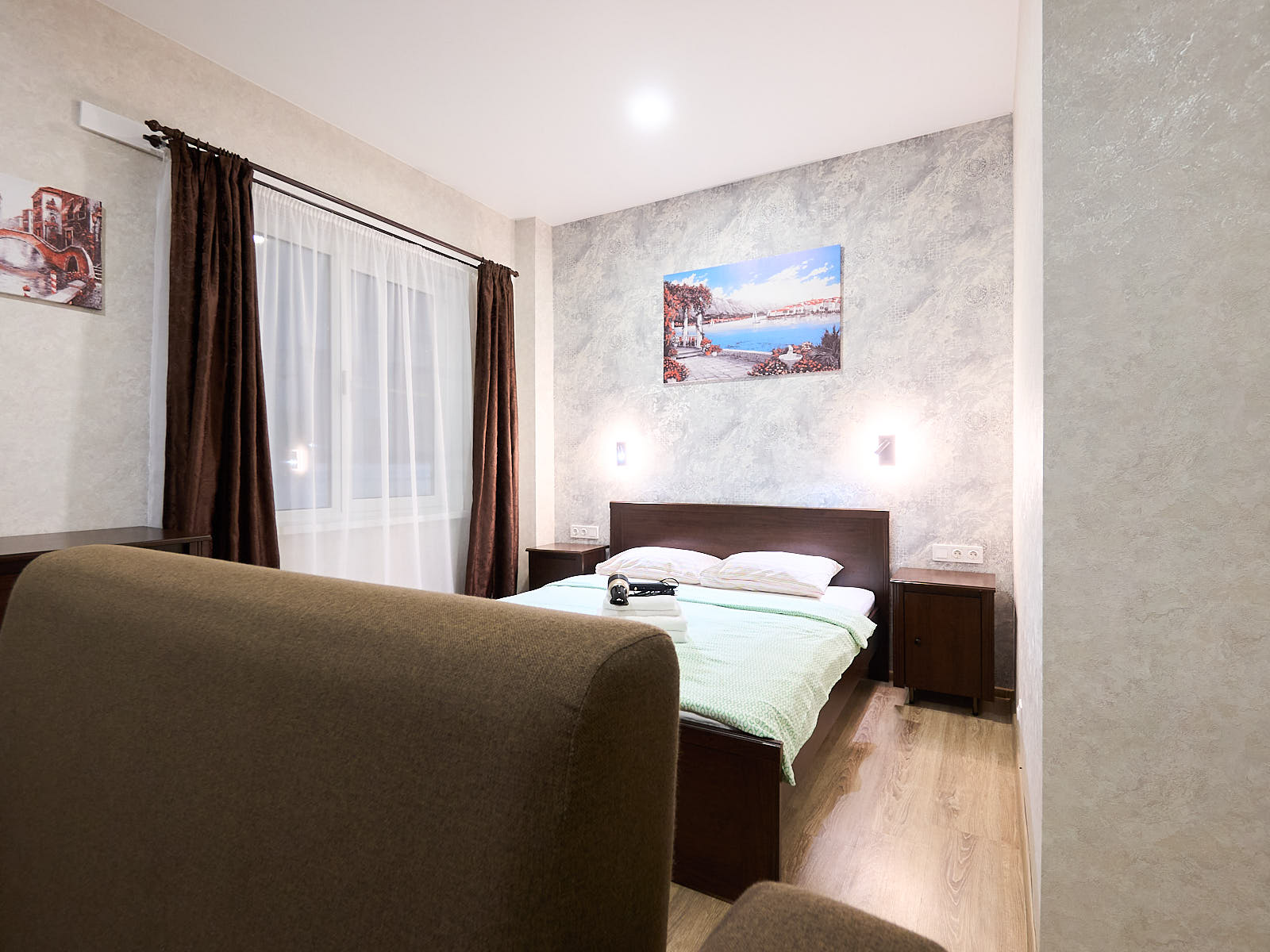 Двухместный номер с большой двуспальной кроватью СТАНДАРТ ПЛЮС