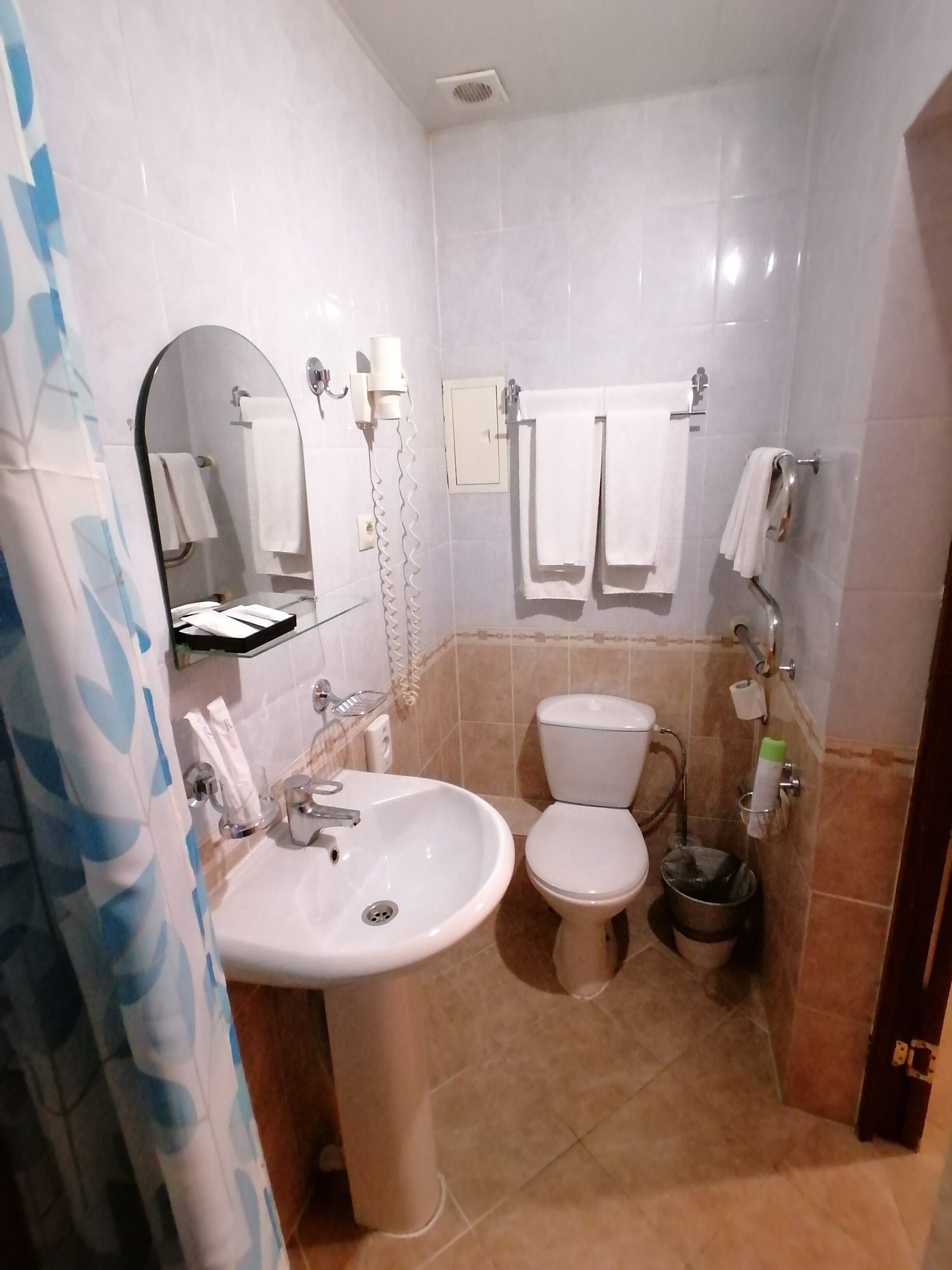 Двухместный номер с 2 отдельными кроватями и окном