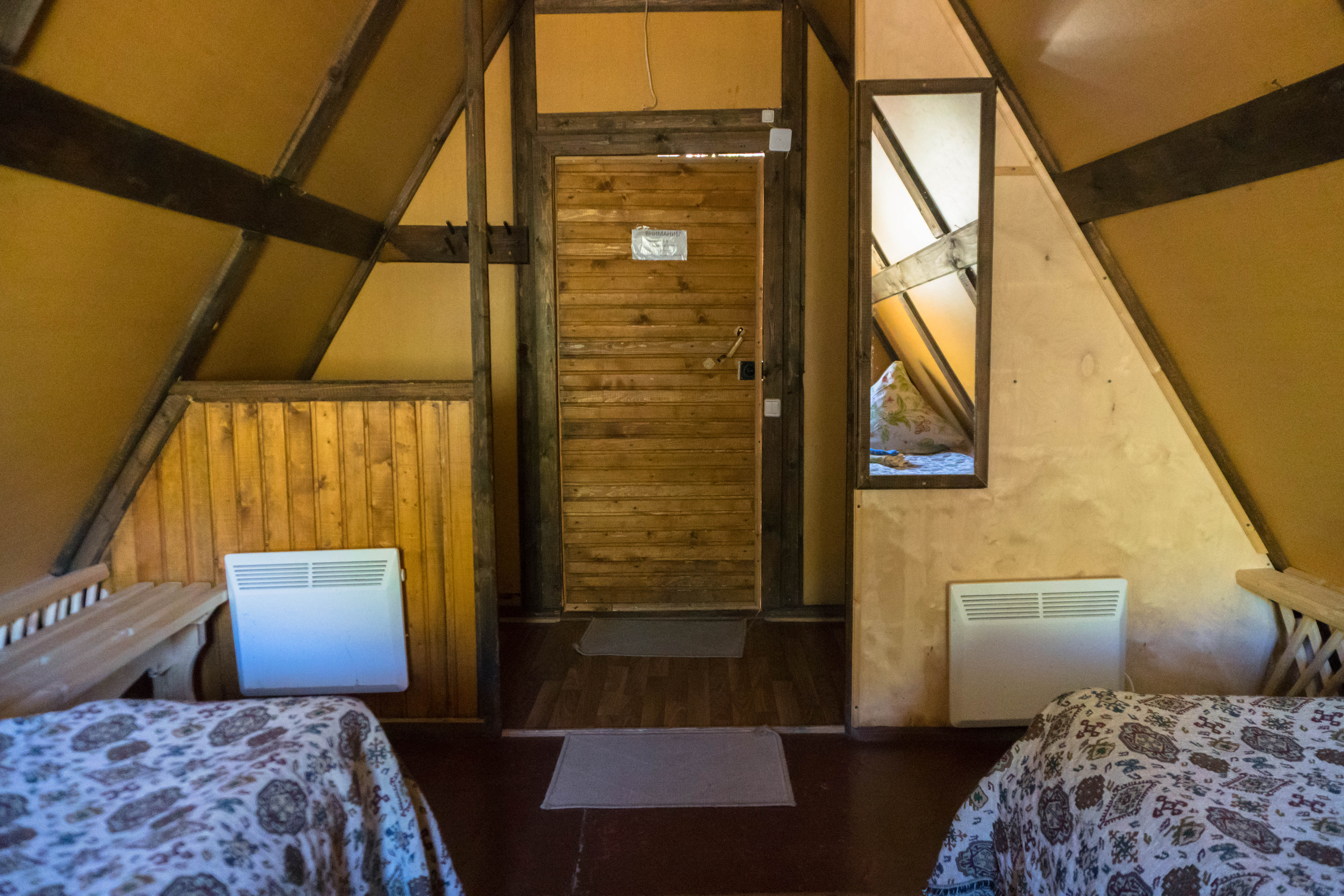 Двухместный домик с двумя кроватями