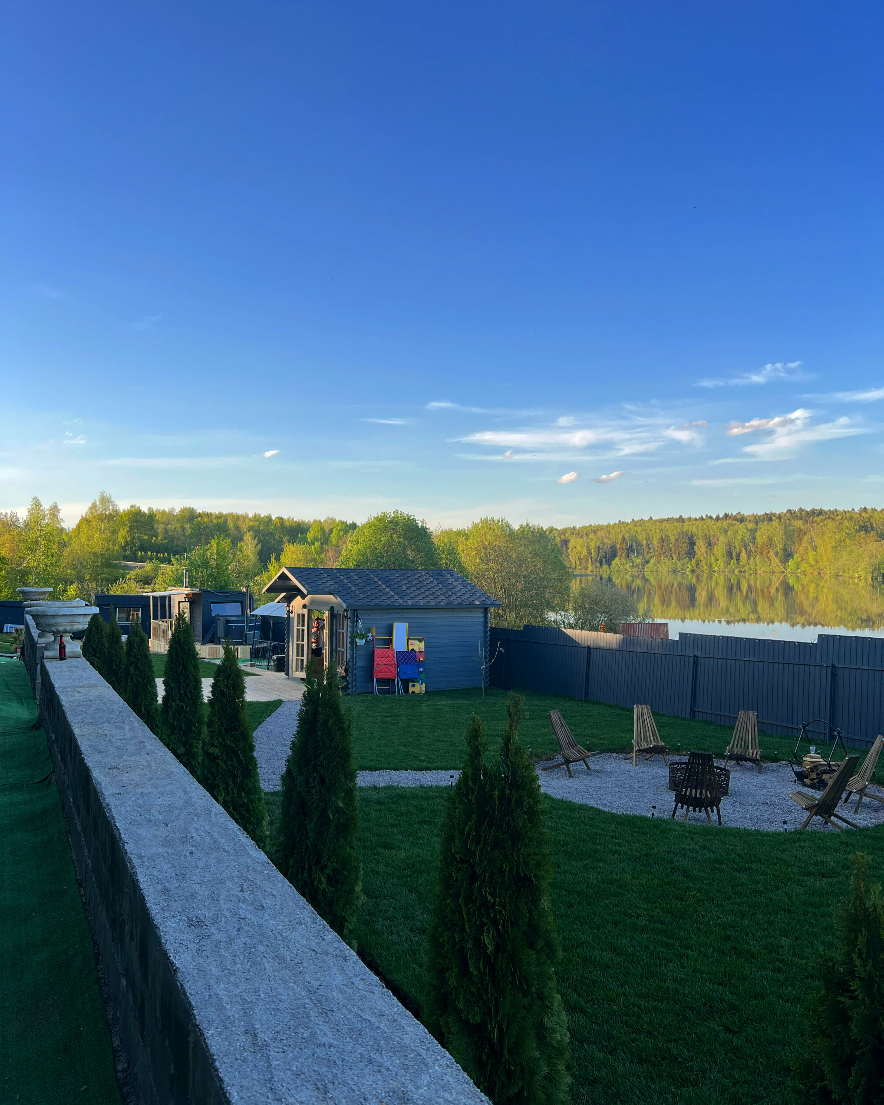 Дом с видом на озеро