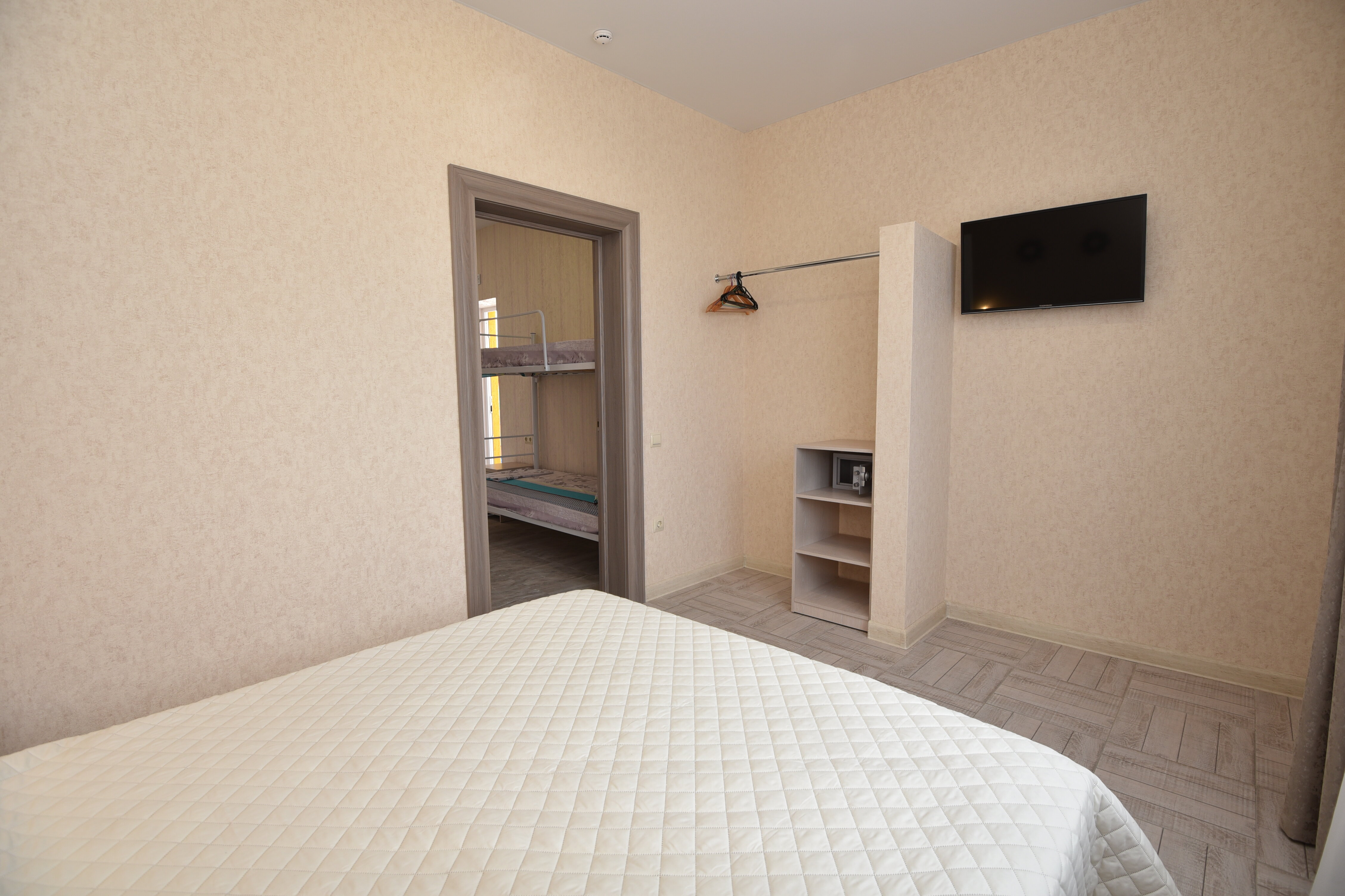 Семейный двухкомнатный номер с кухней №6