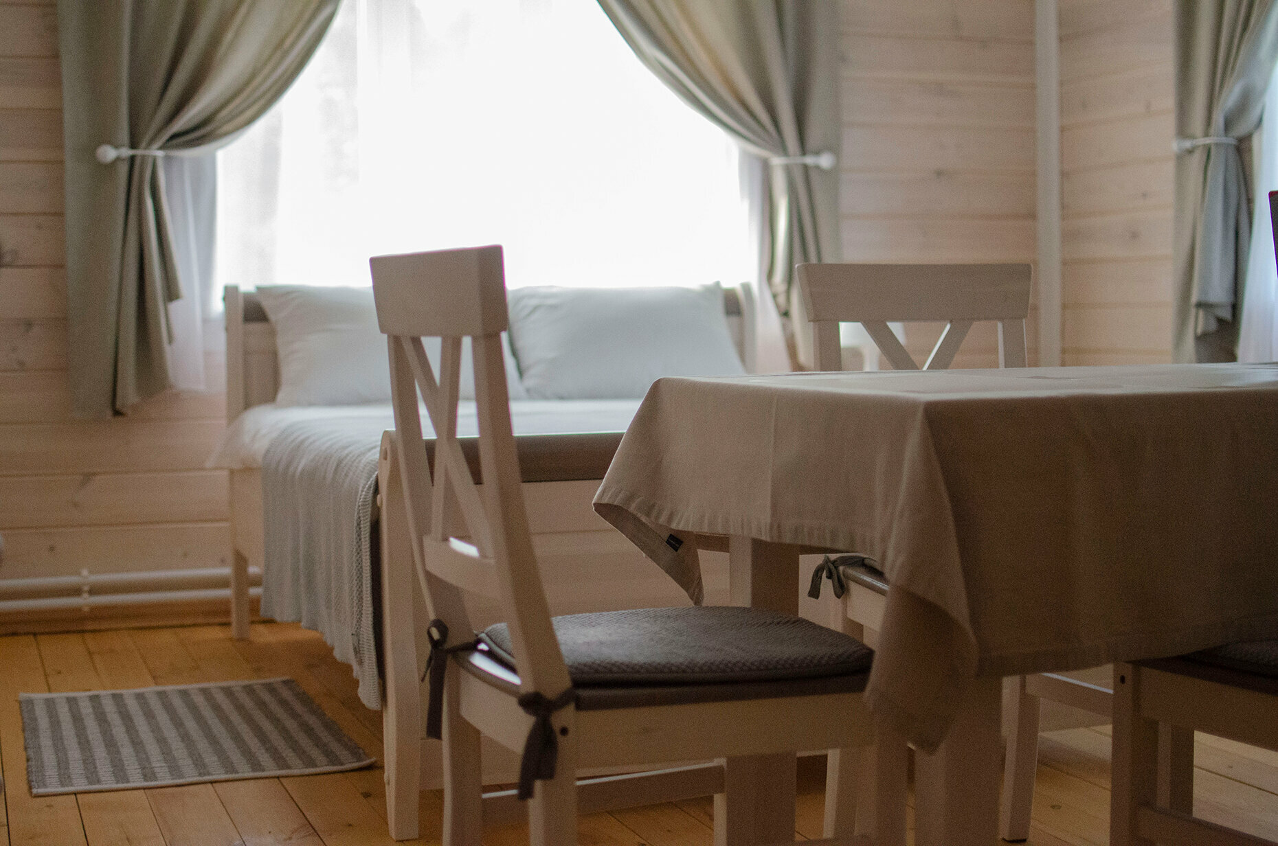 Двухместный номер с двуспальной кроватью и дополнительной кроватью