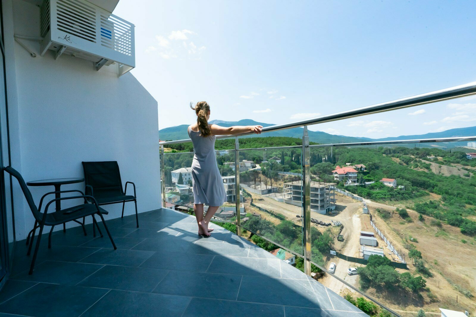 Апартаменты с отдельной спальней LS-MOUNTAIN RETREAT медитация в окружении гор  в Алуште - вид на горы и море с 16 этажа